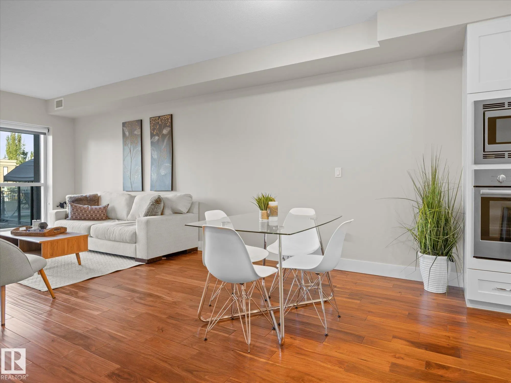 200 BELLEROSE Drive