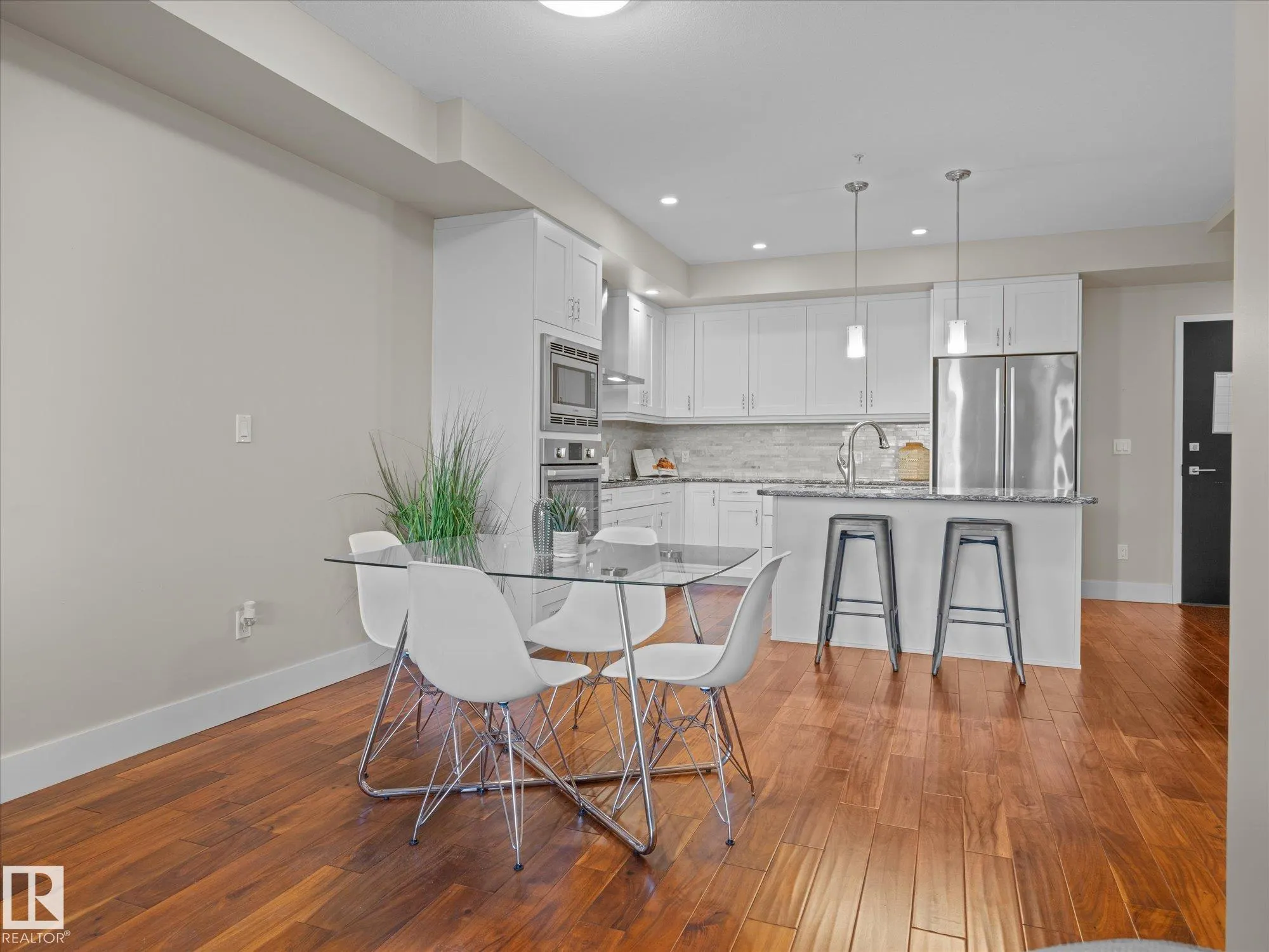 200 BELLEROSE Drive