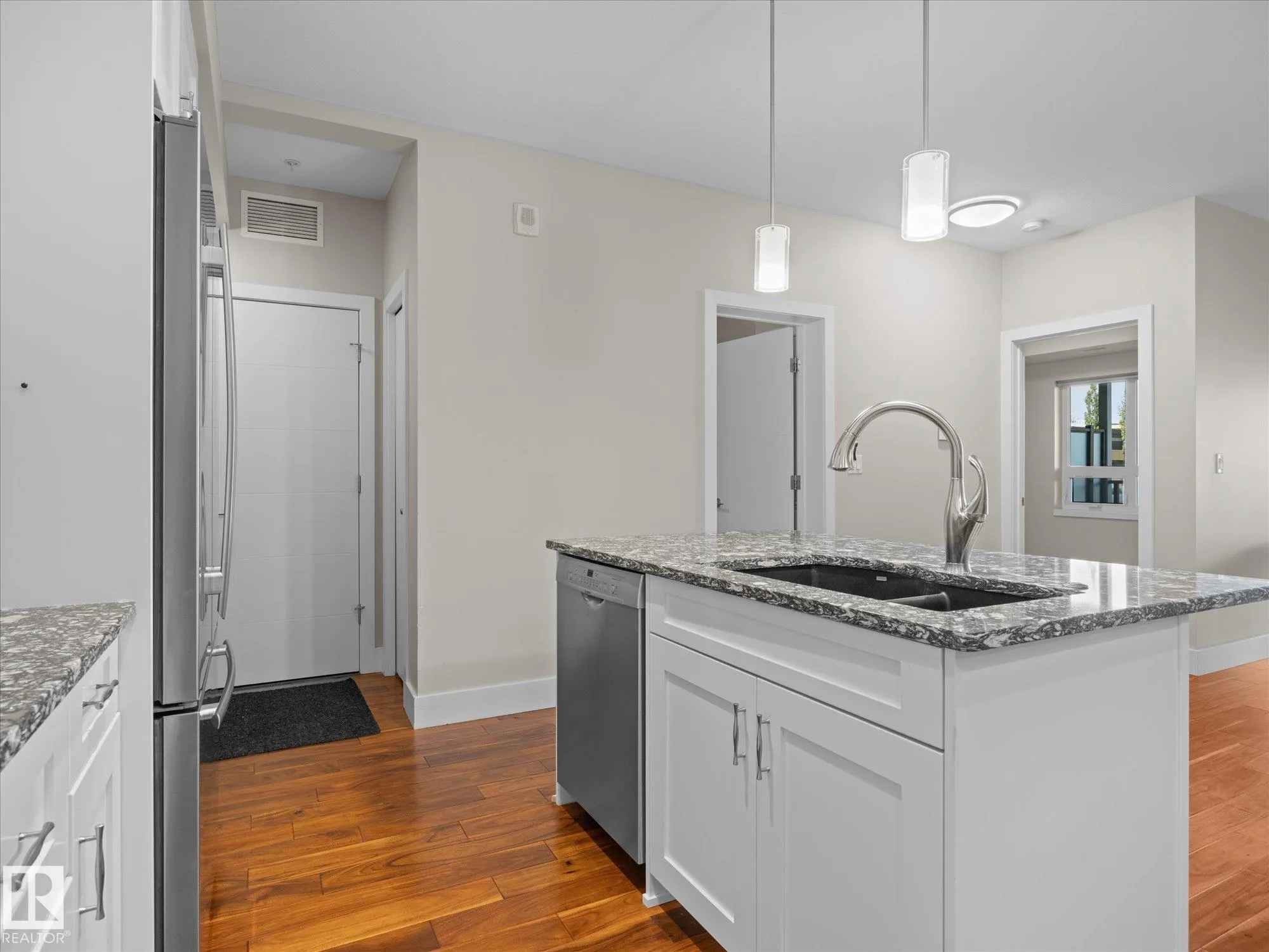 200 BELLEROSE Drive
