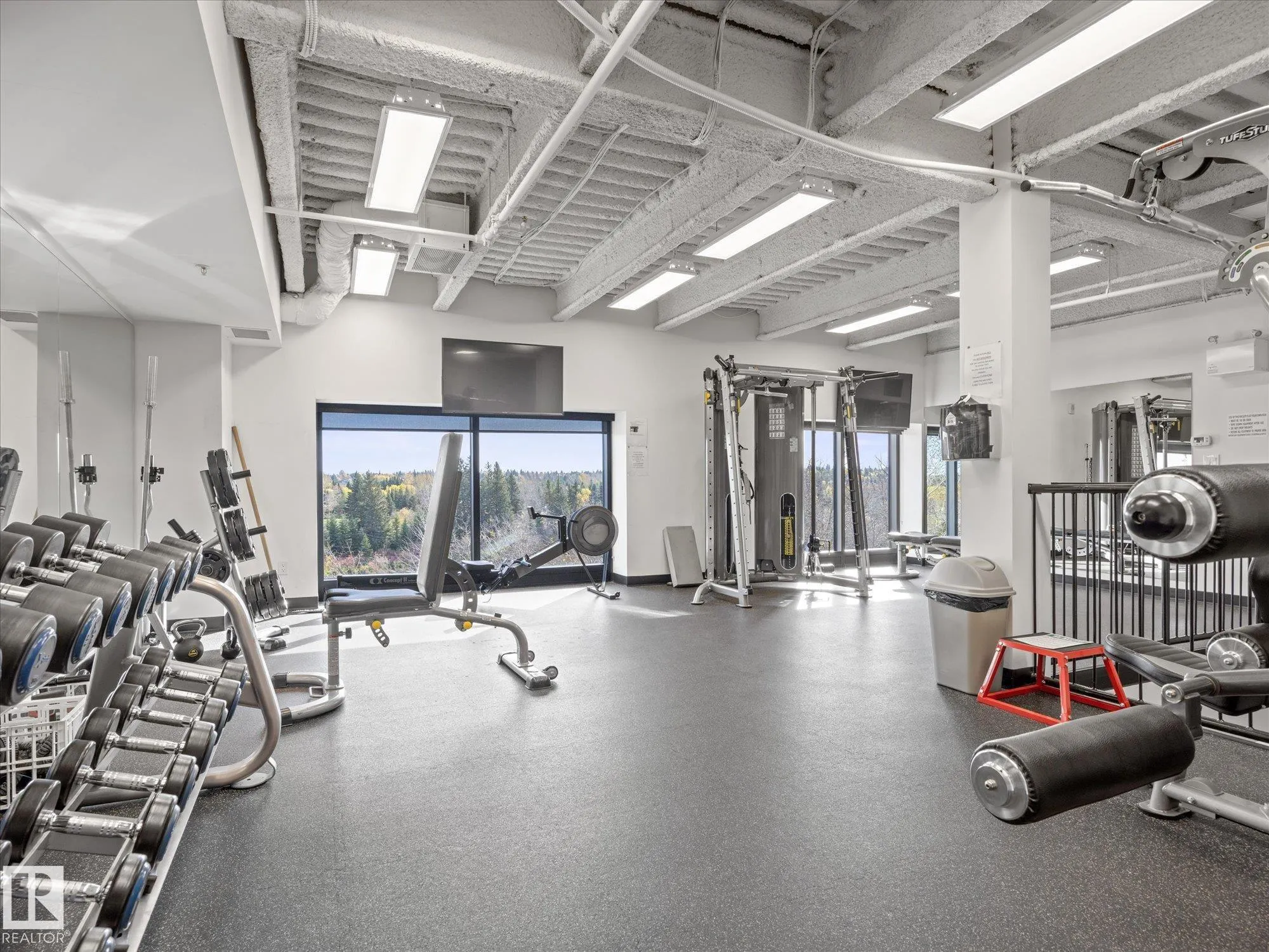 200 BELLEROSE Drive