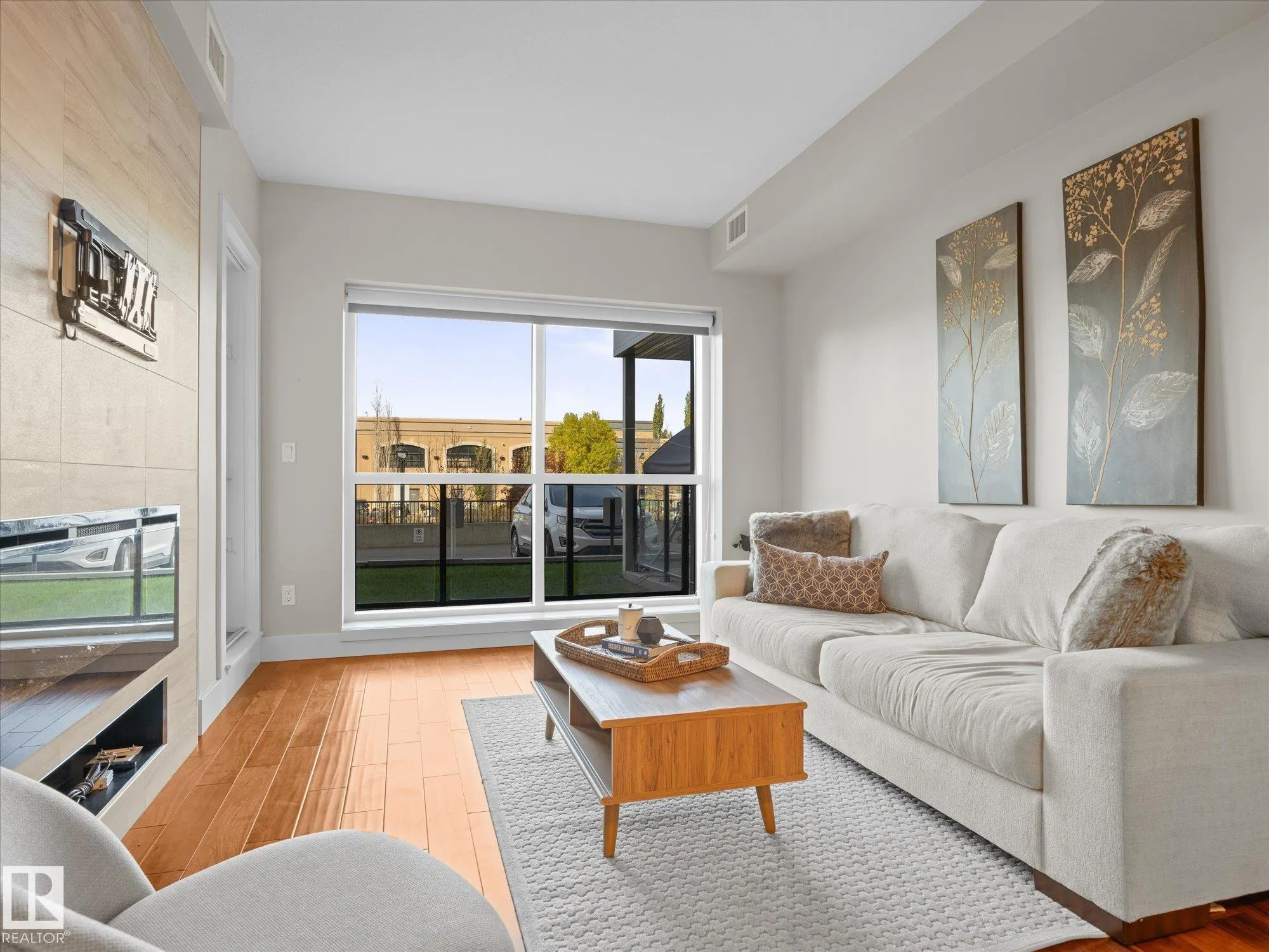 200 BELLEROSE Drive