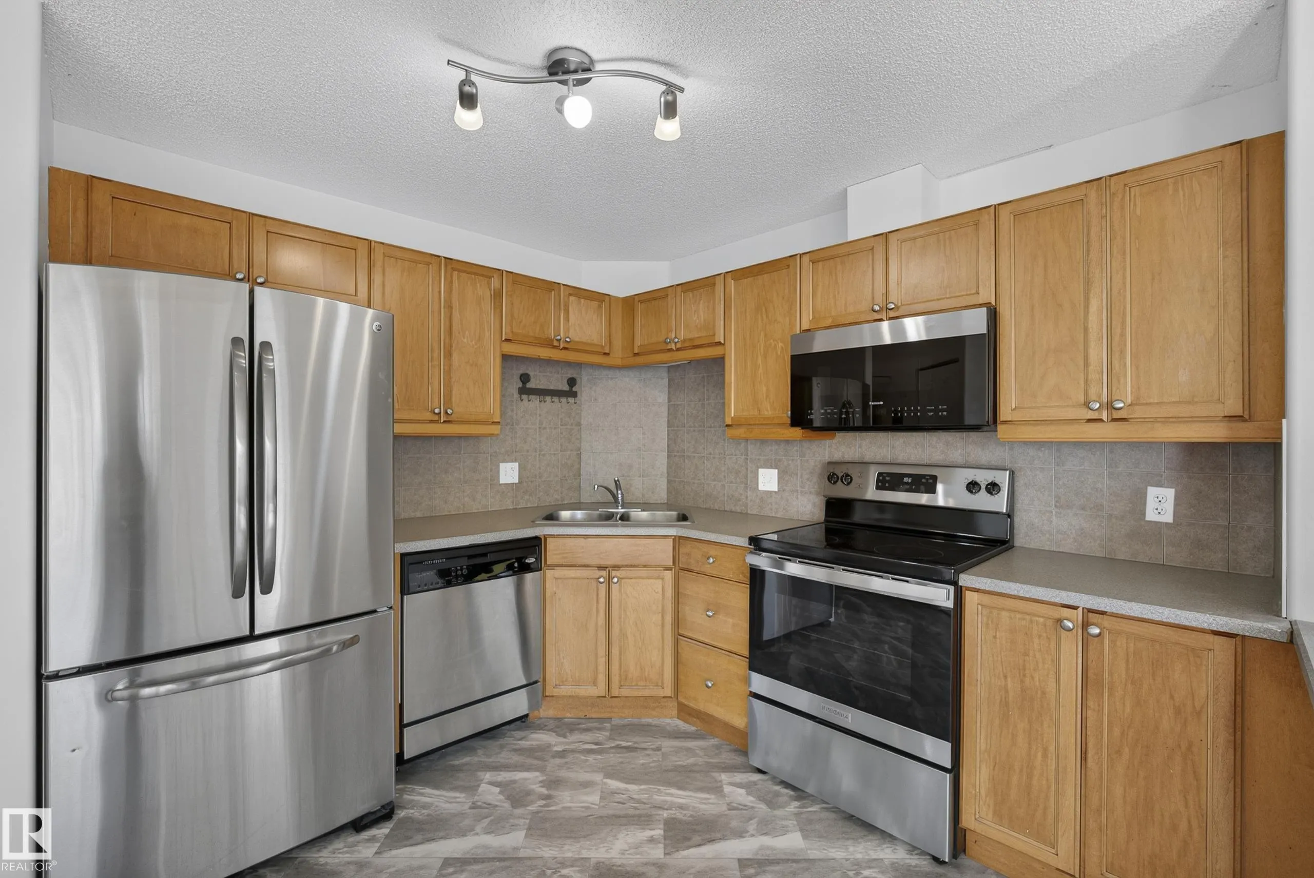 320 CLAREVIEW STATION Drive