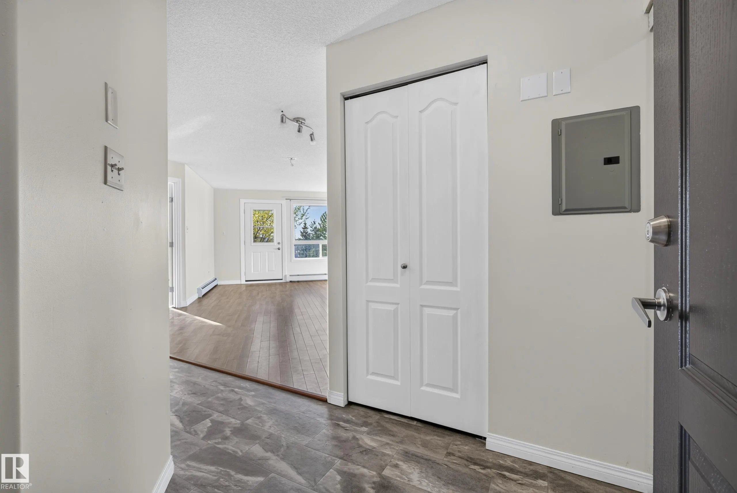 320 CLAREVIEW STATION Drive