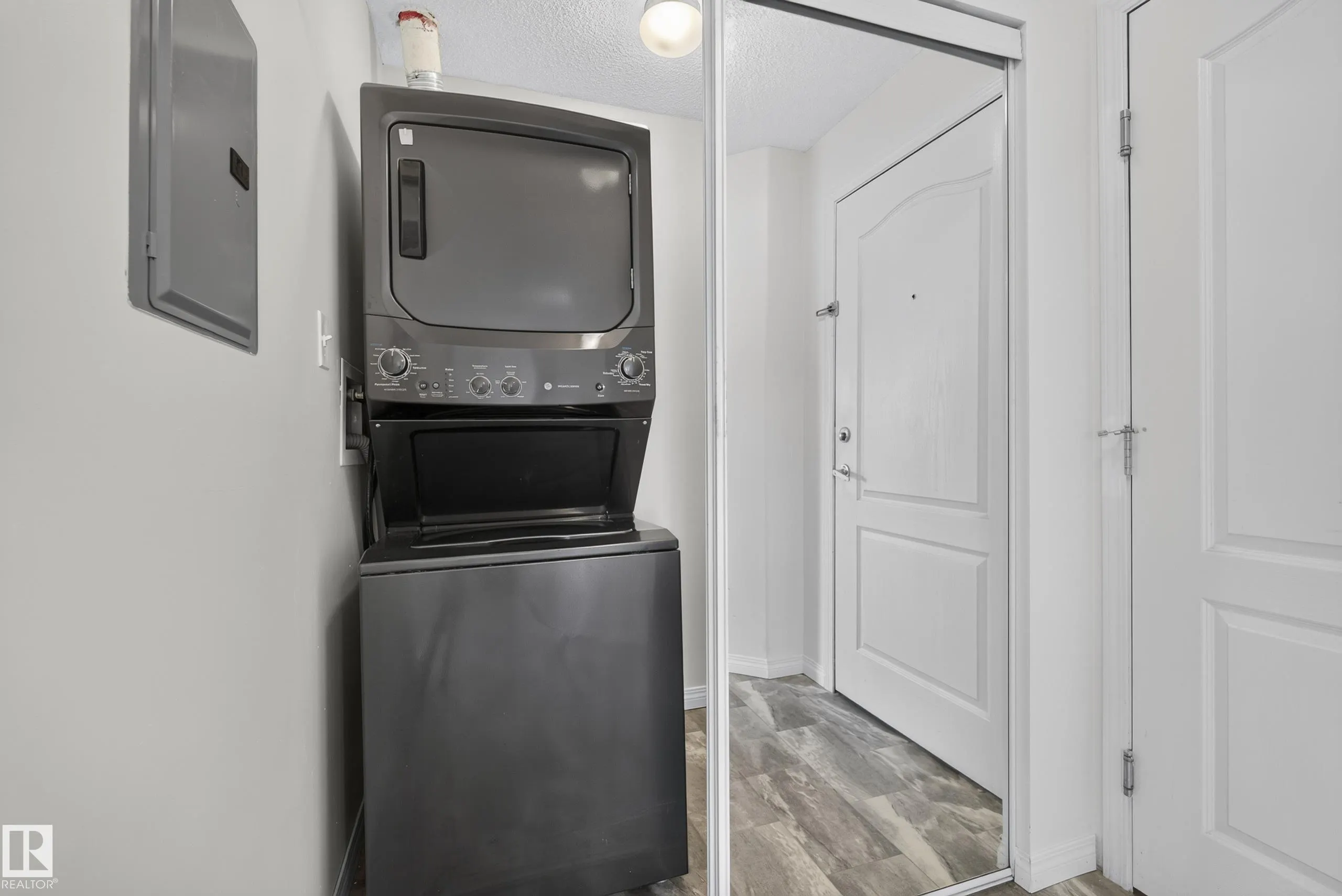 320 CLAREVIEW STATION Drive
