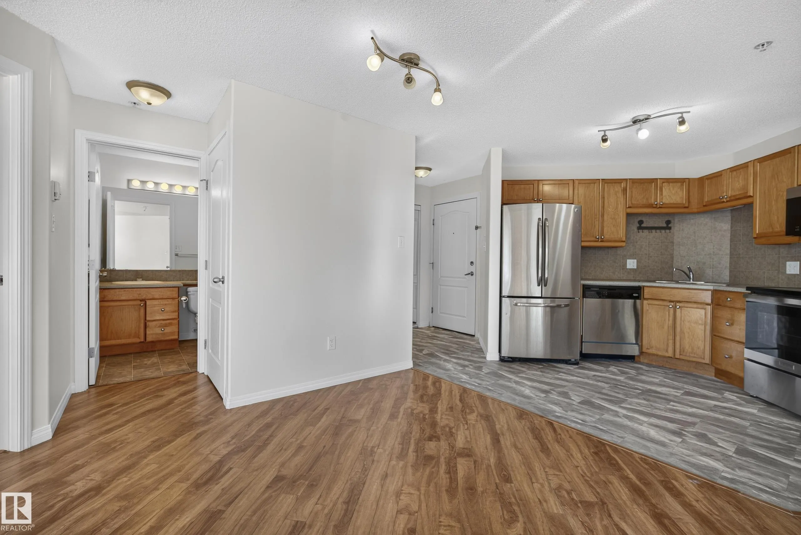 320 CLAREVIEW STATION Drive