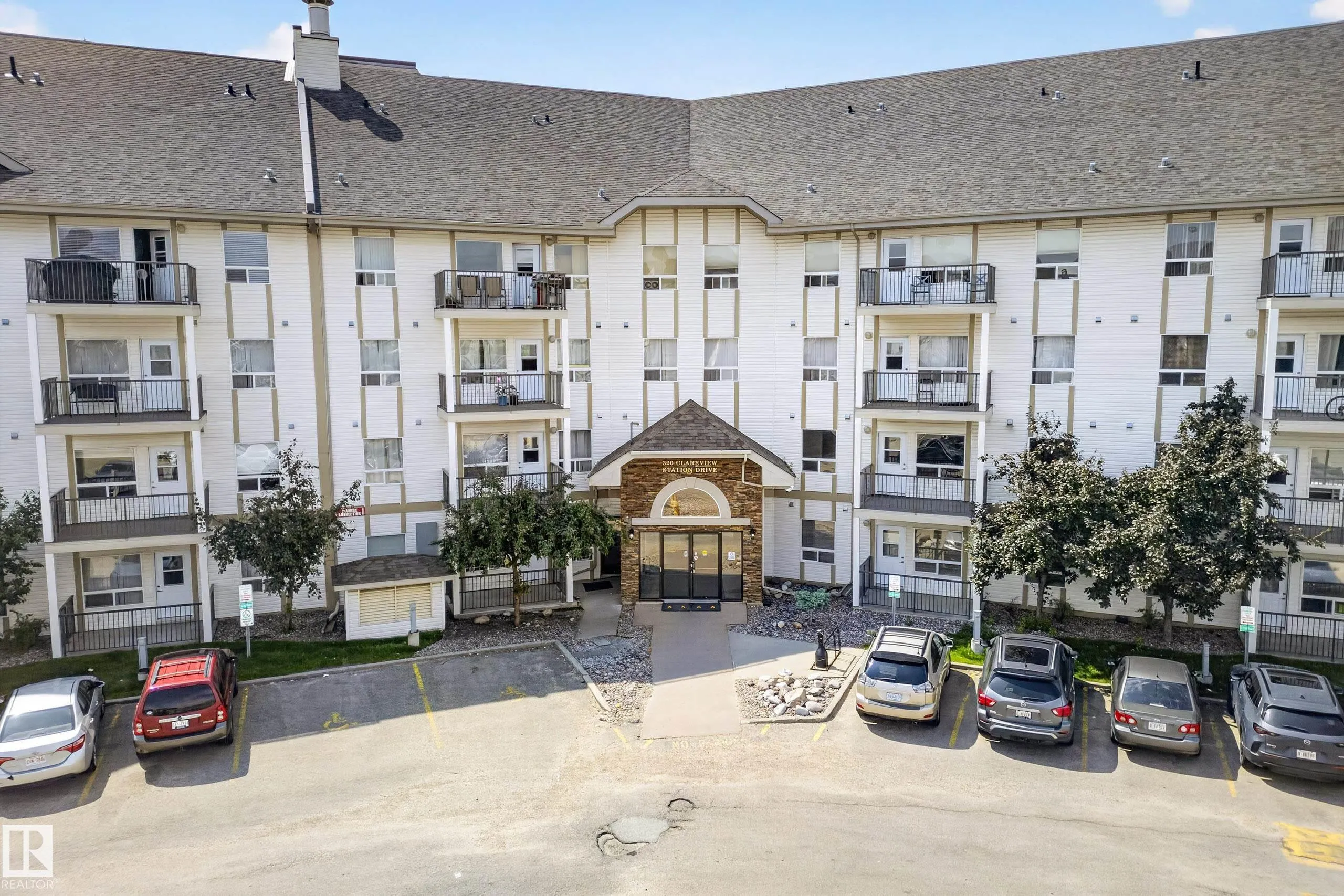 320 CLAREVIEW STATION Drive