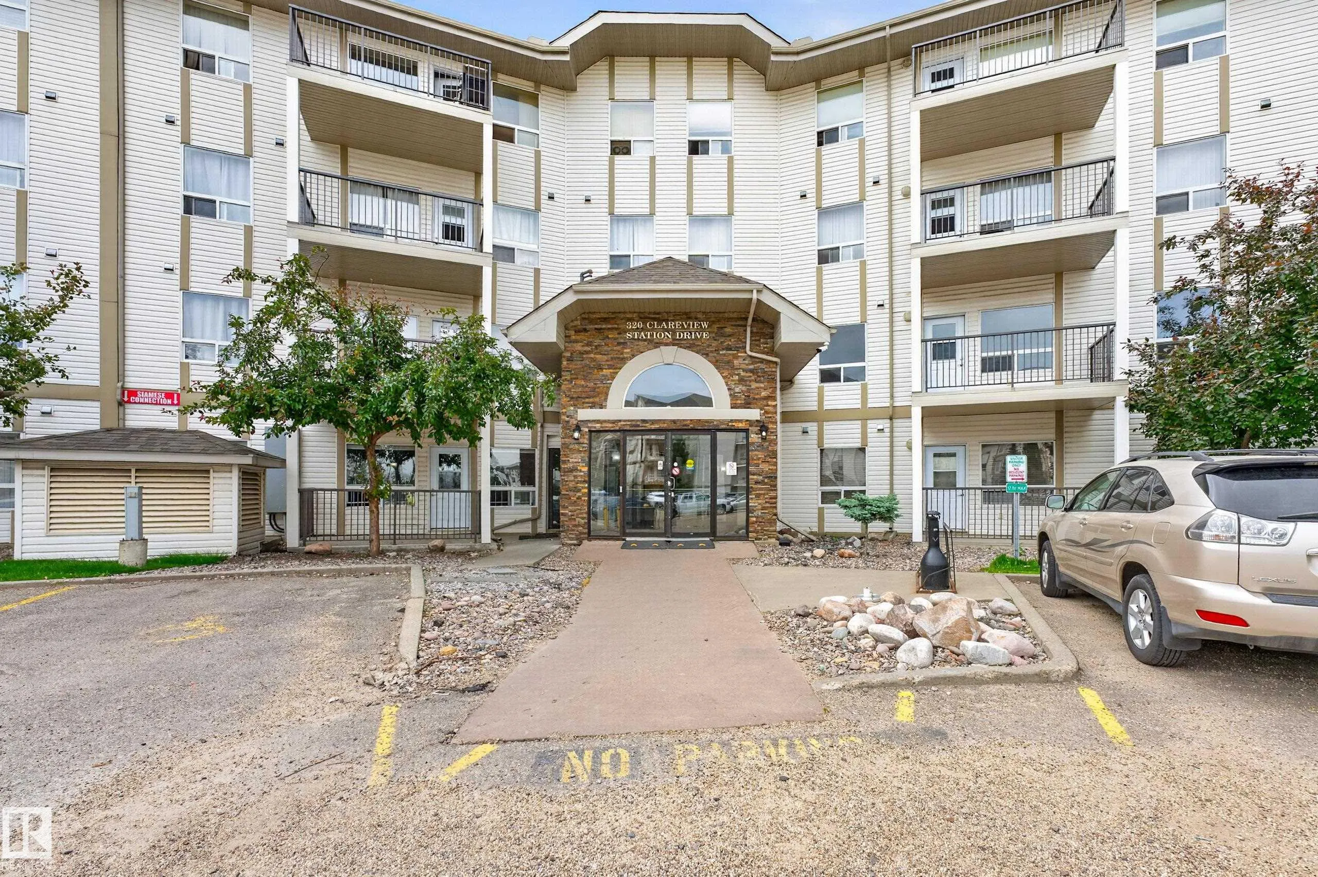 320 CLAREVIEW STATION Drive