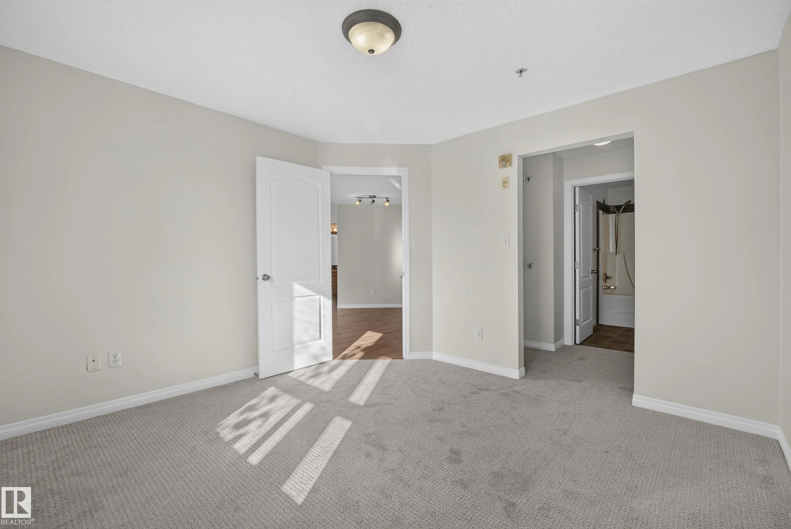 320 CLAREVIEW STATION Drive