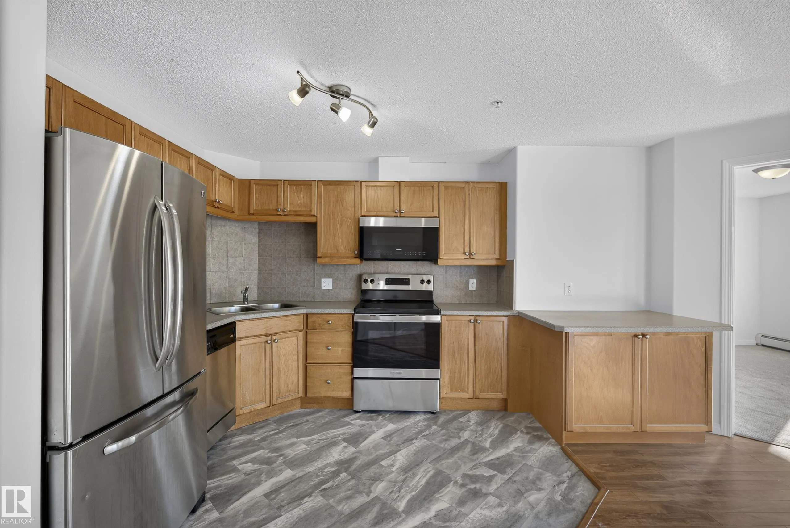 320 CLAREVIEW STATION Drive