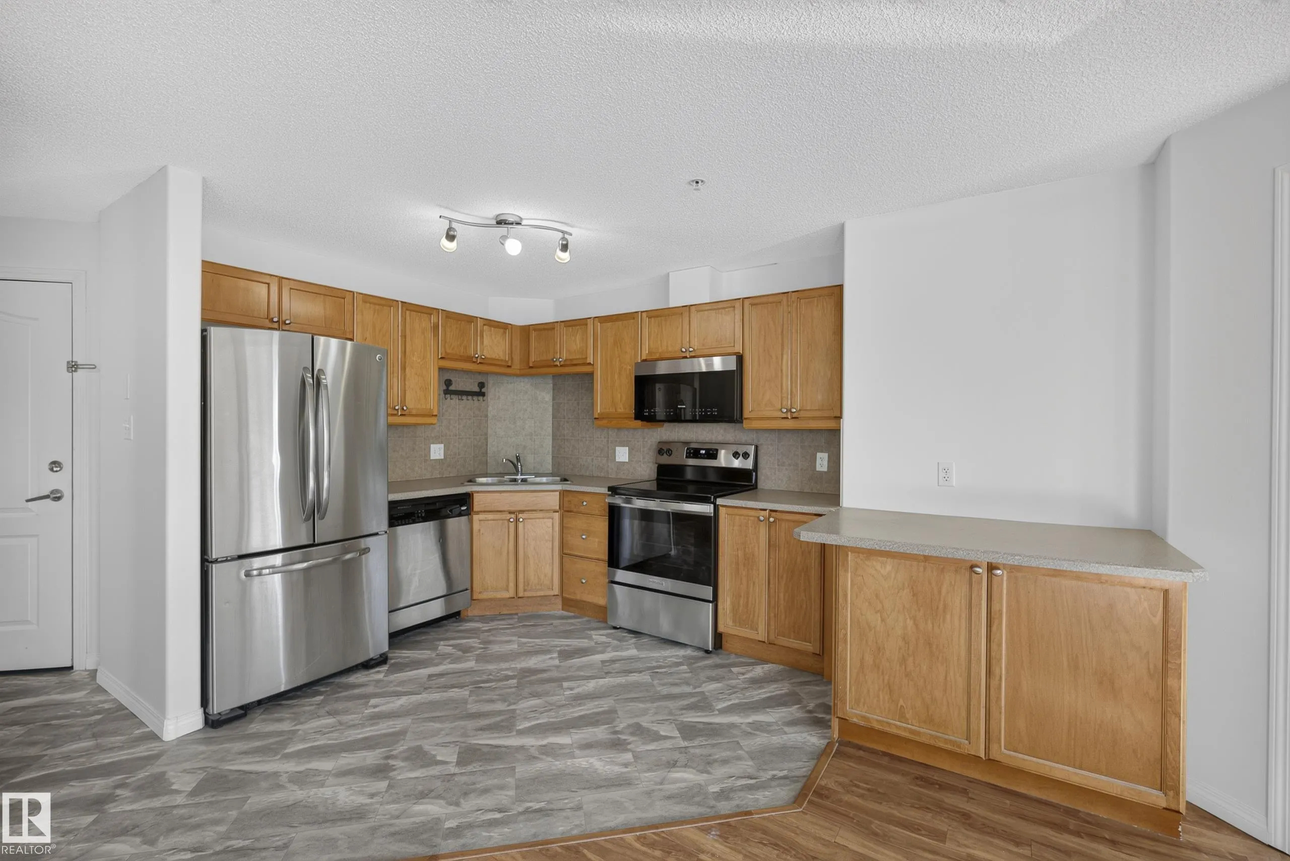 320 CLAREVIEW STATION Drive