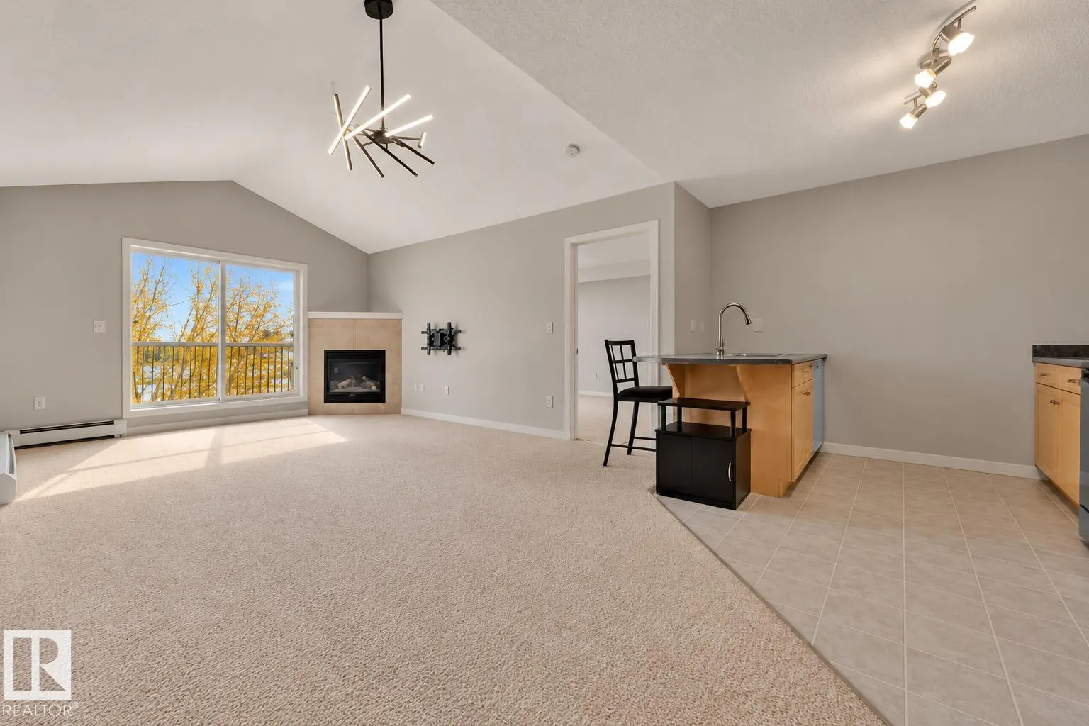 905 BLACKLOCK Way