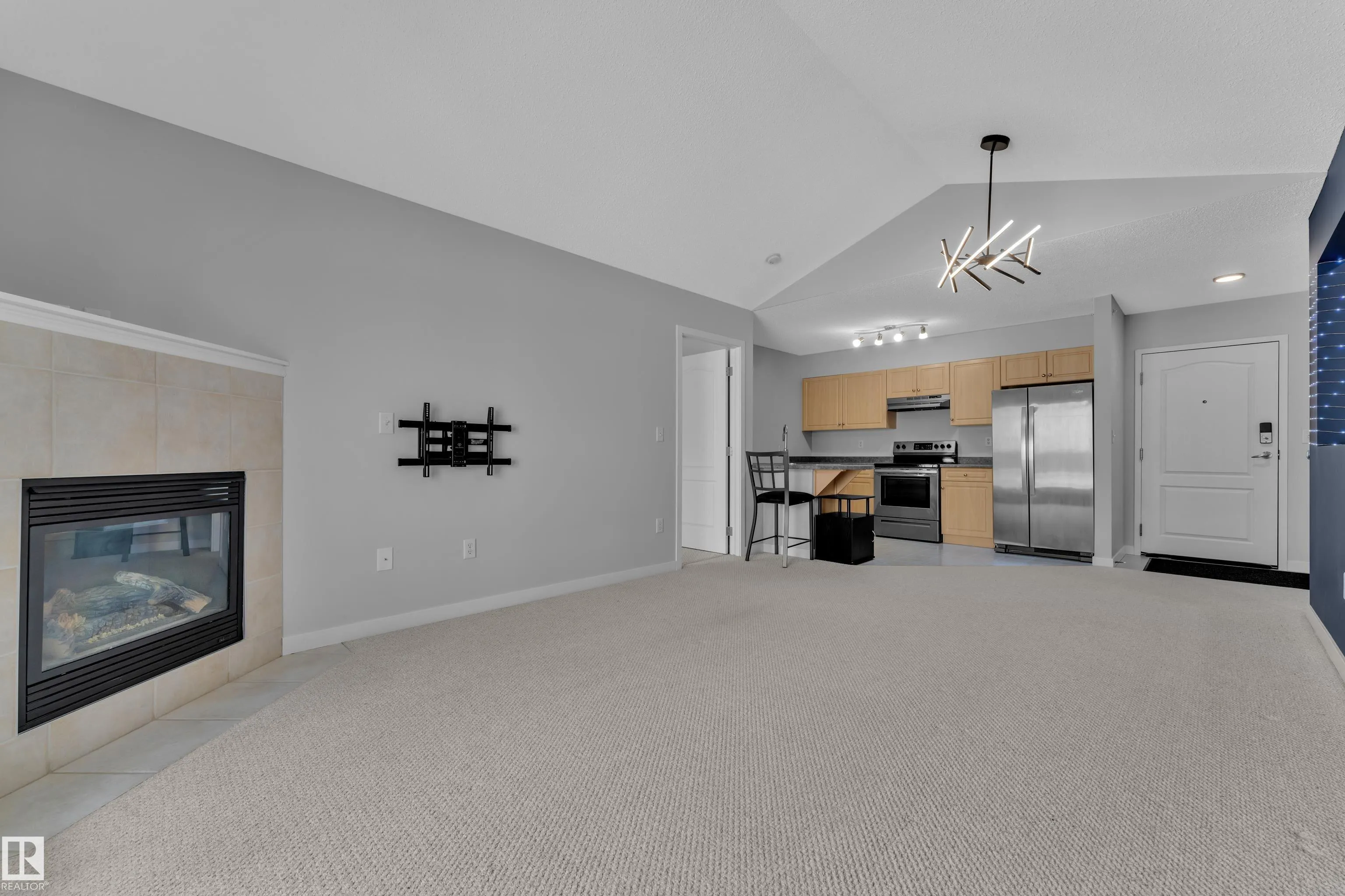 905 BLACKLOCK Way