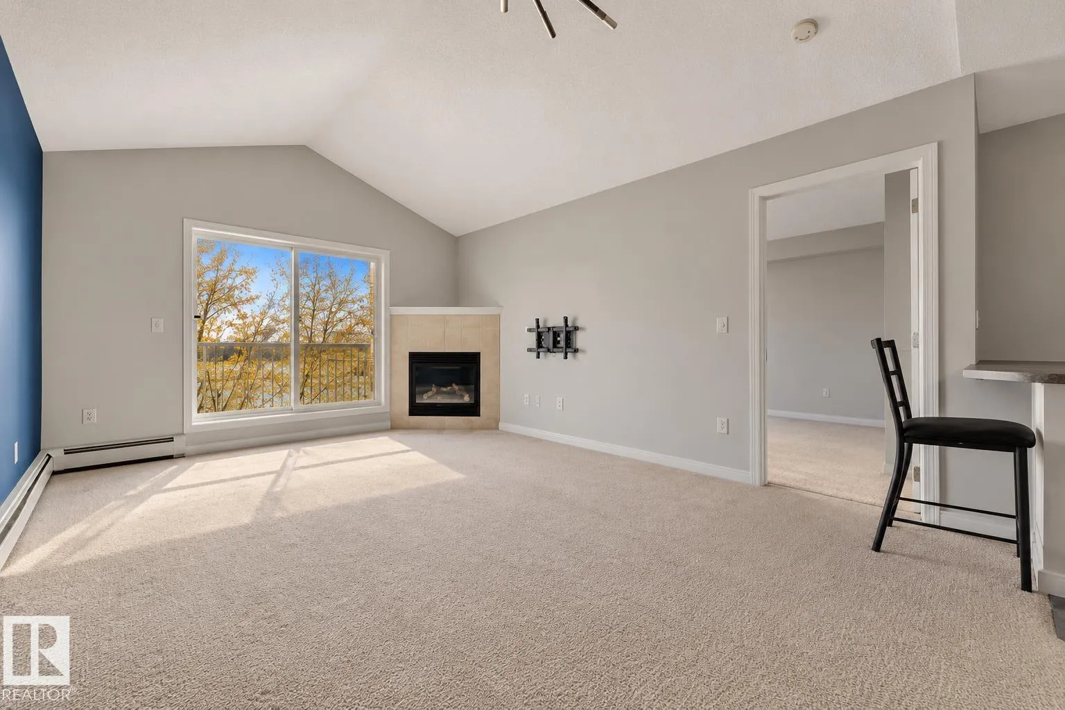 905 BLACKLOCK Way