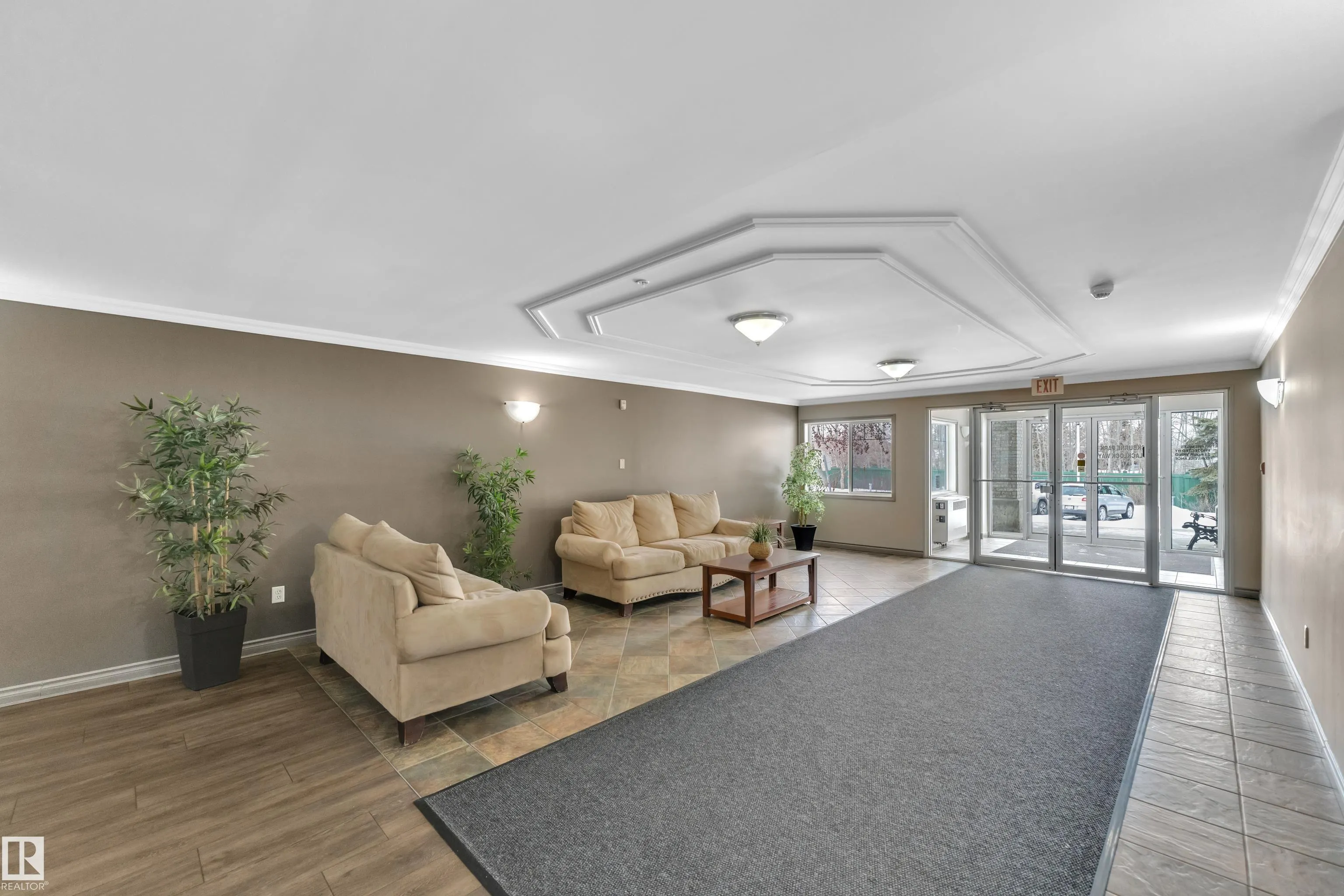 905 BLACKLOCK Way
