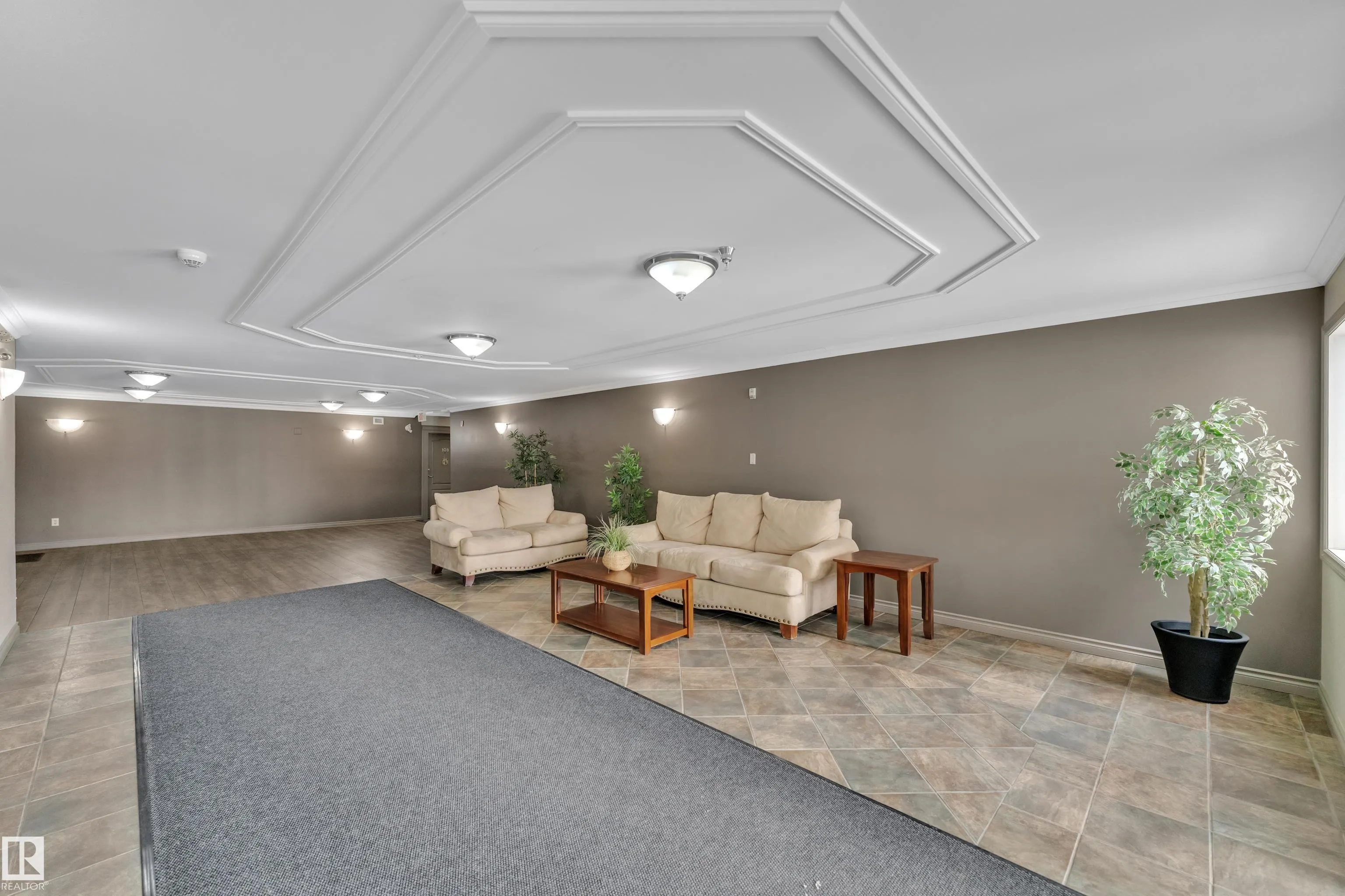 905 BLACKLOCK Way
