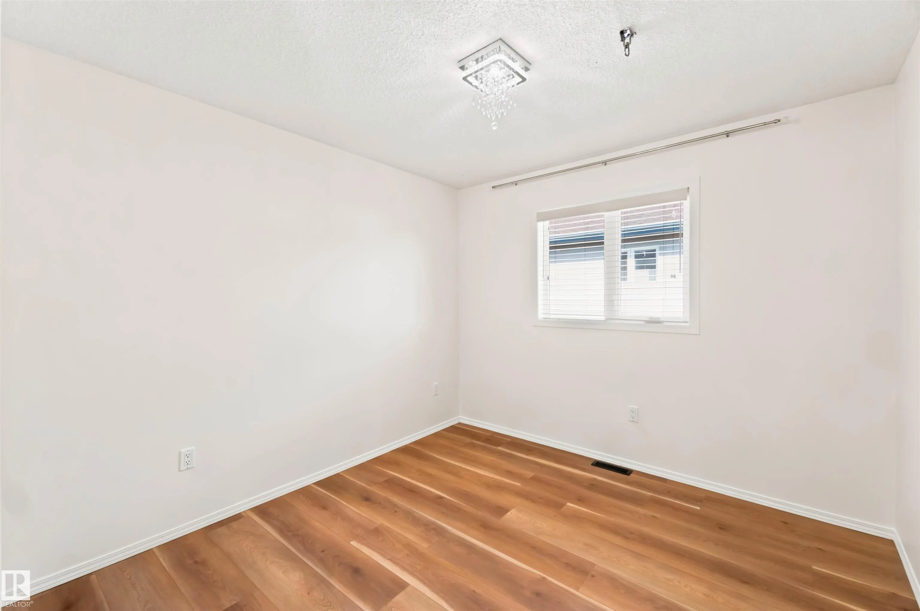 34 NORRIS Crescent