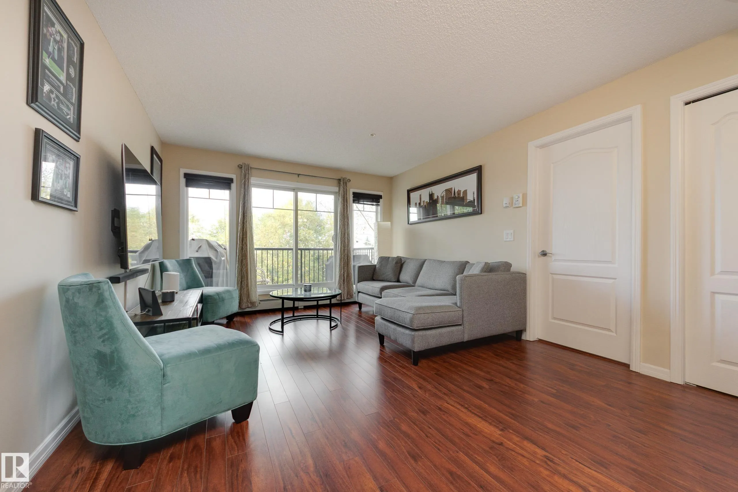 271 CHARLOTTE Way