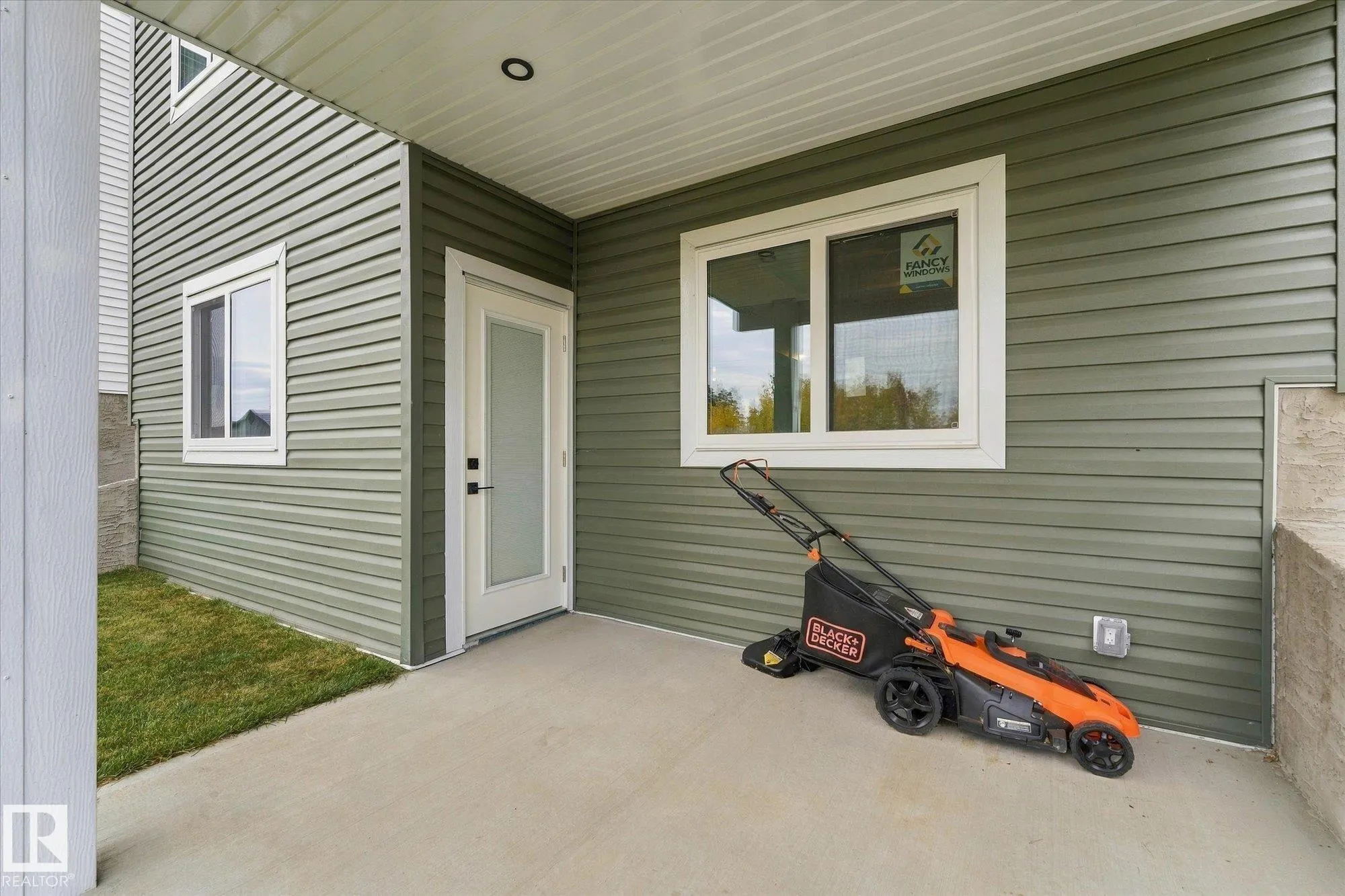 125 STARLING Way