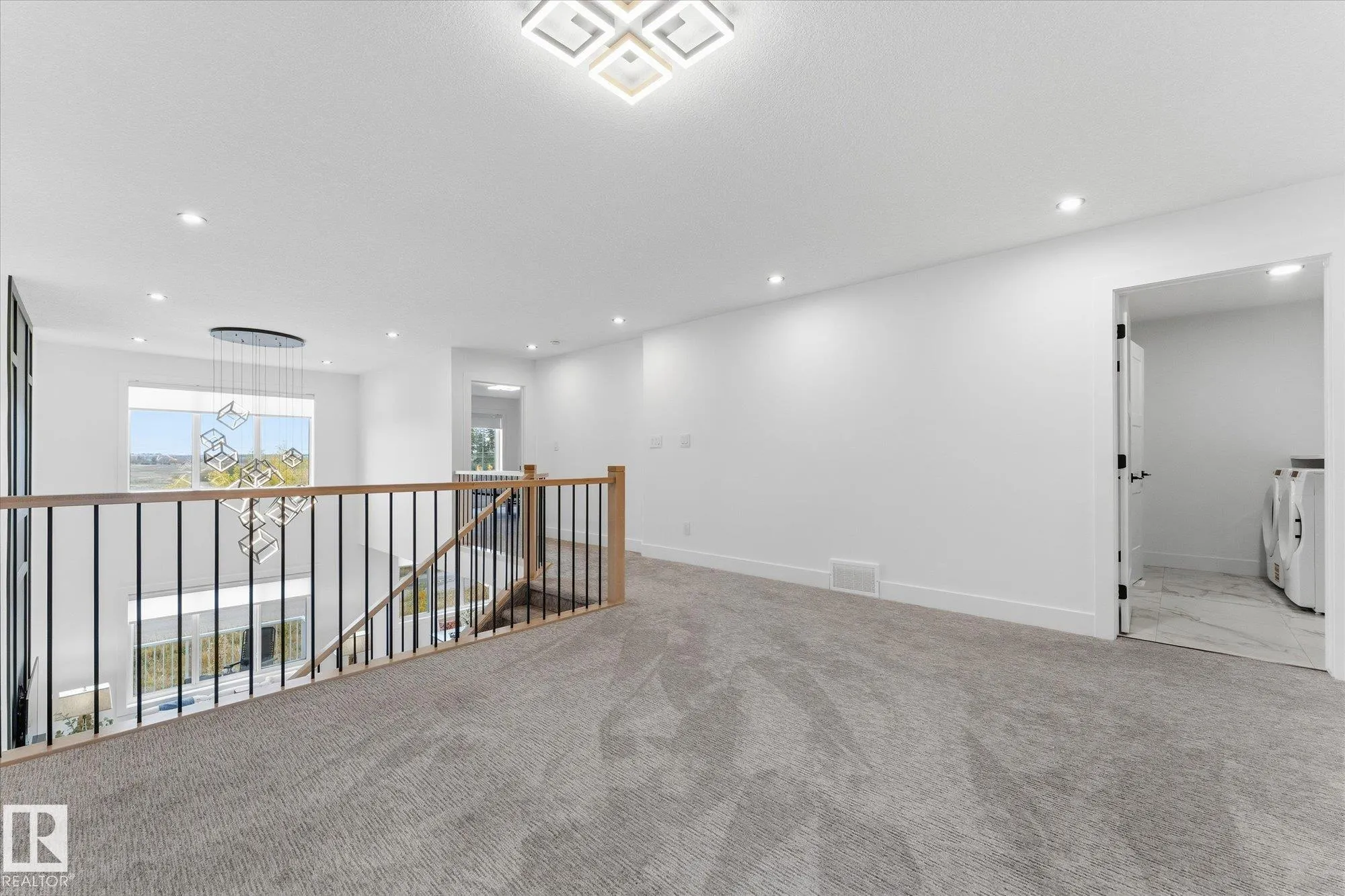 125 STARLING Way