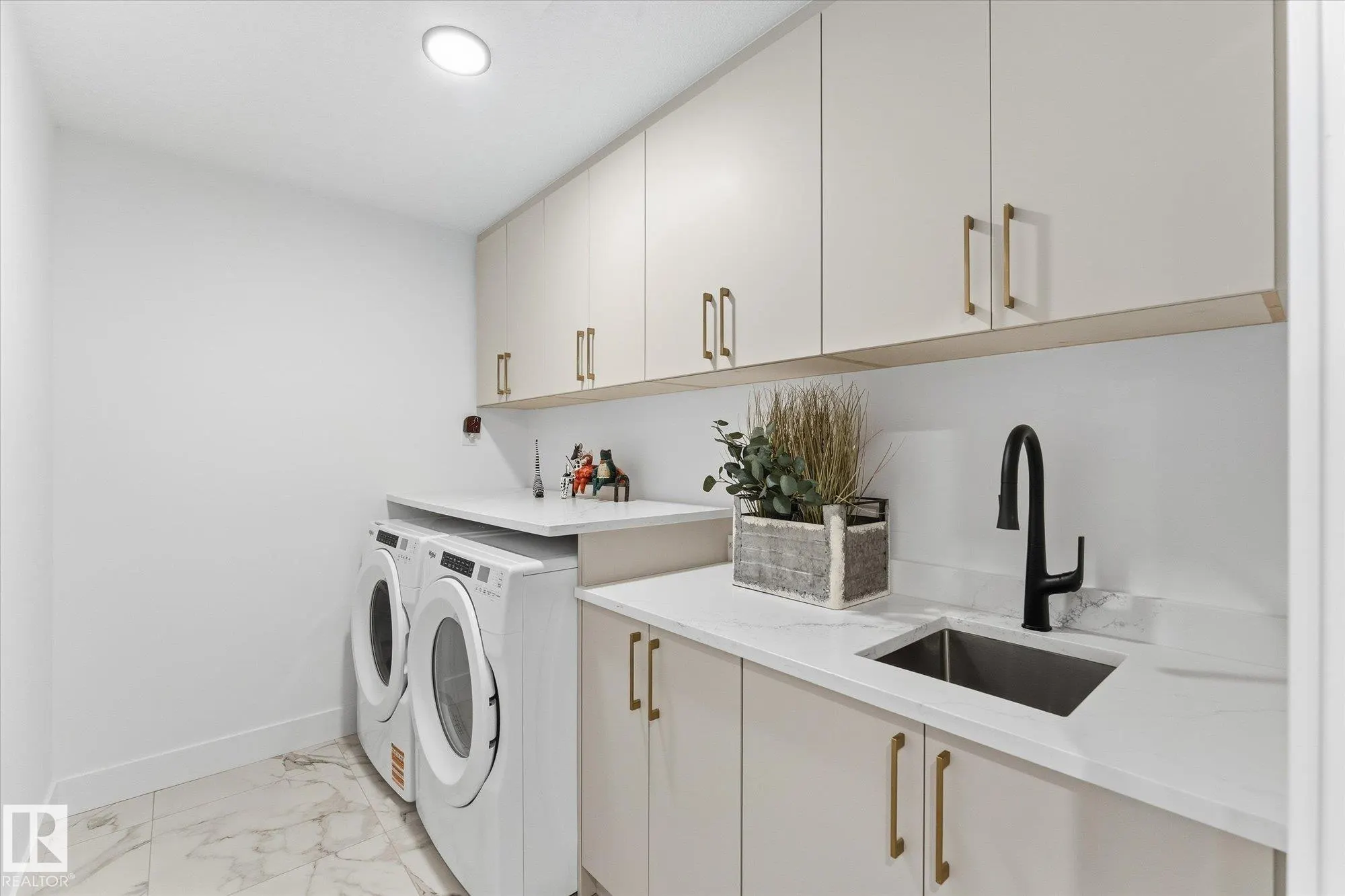 125 STARLING Way