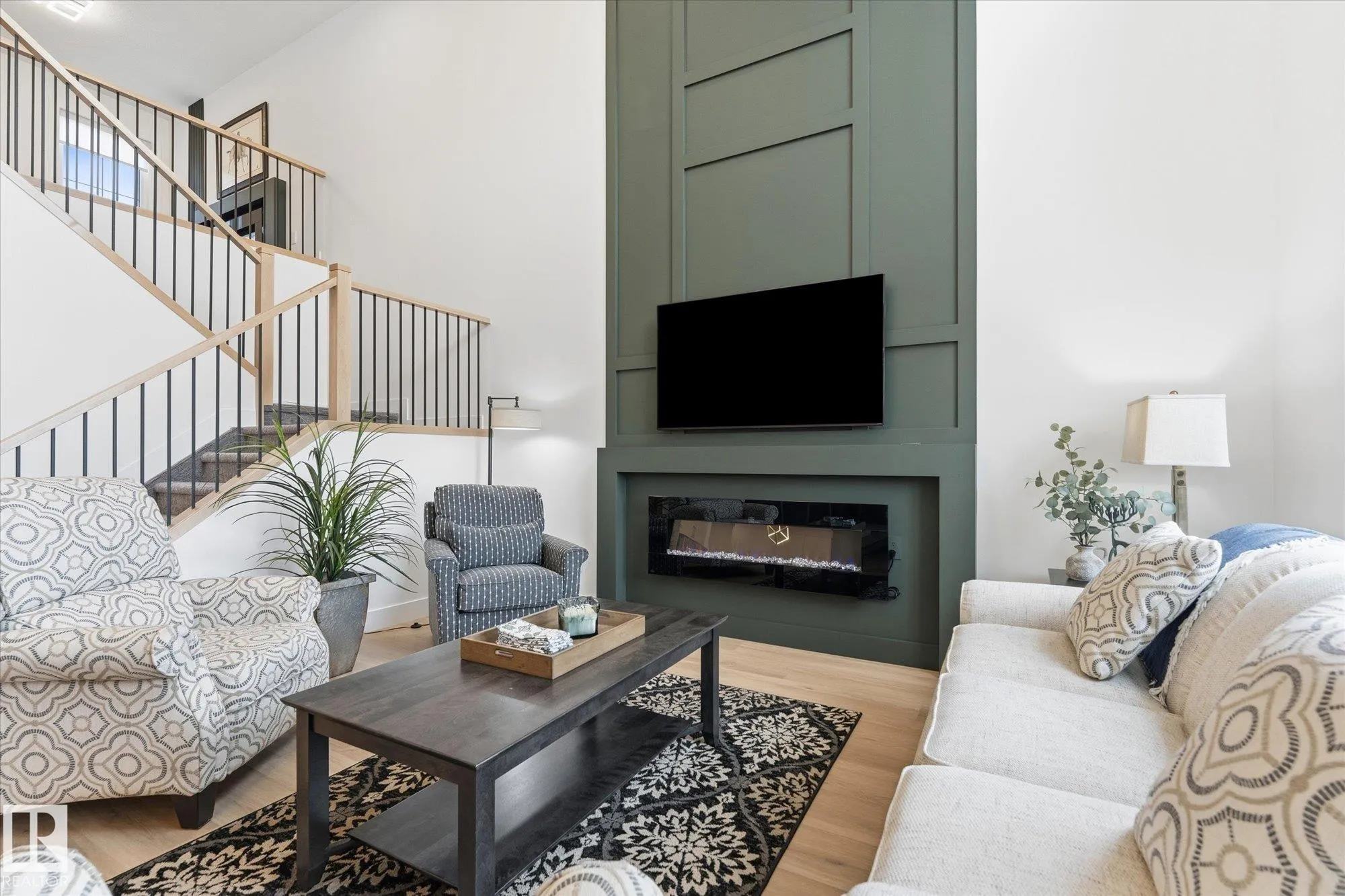 125 STARLING Way