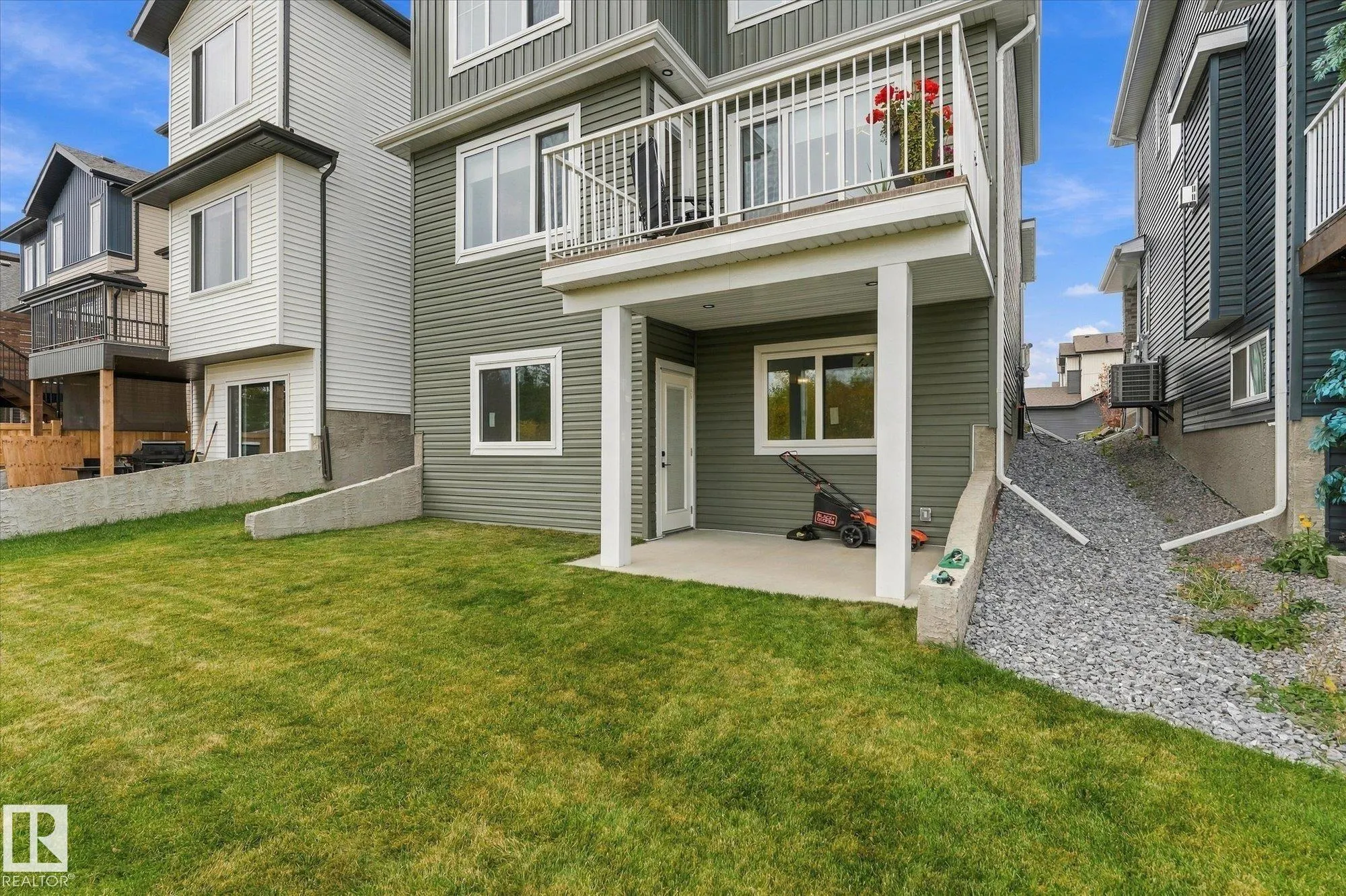 125 STARLING Way