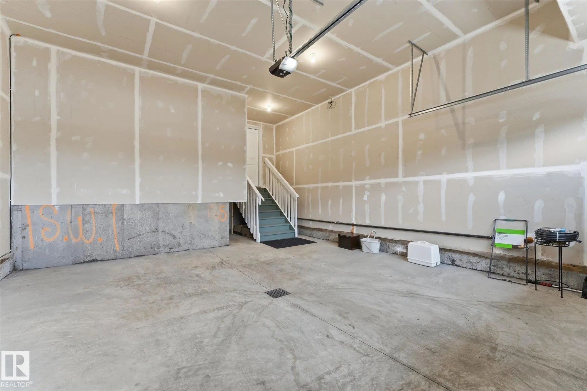 125 STARLING Way