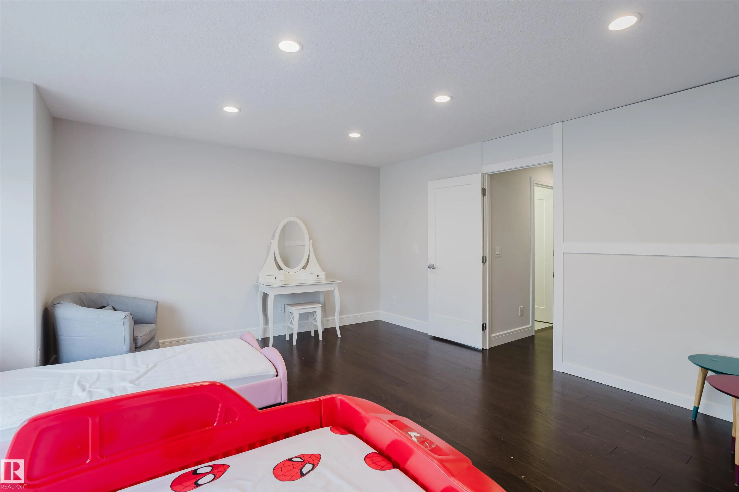 1 EASTVIEW ST