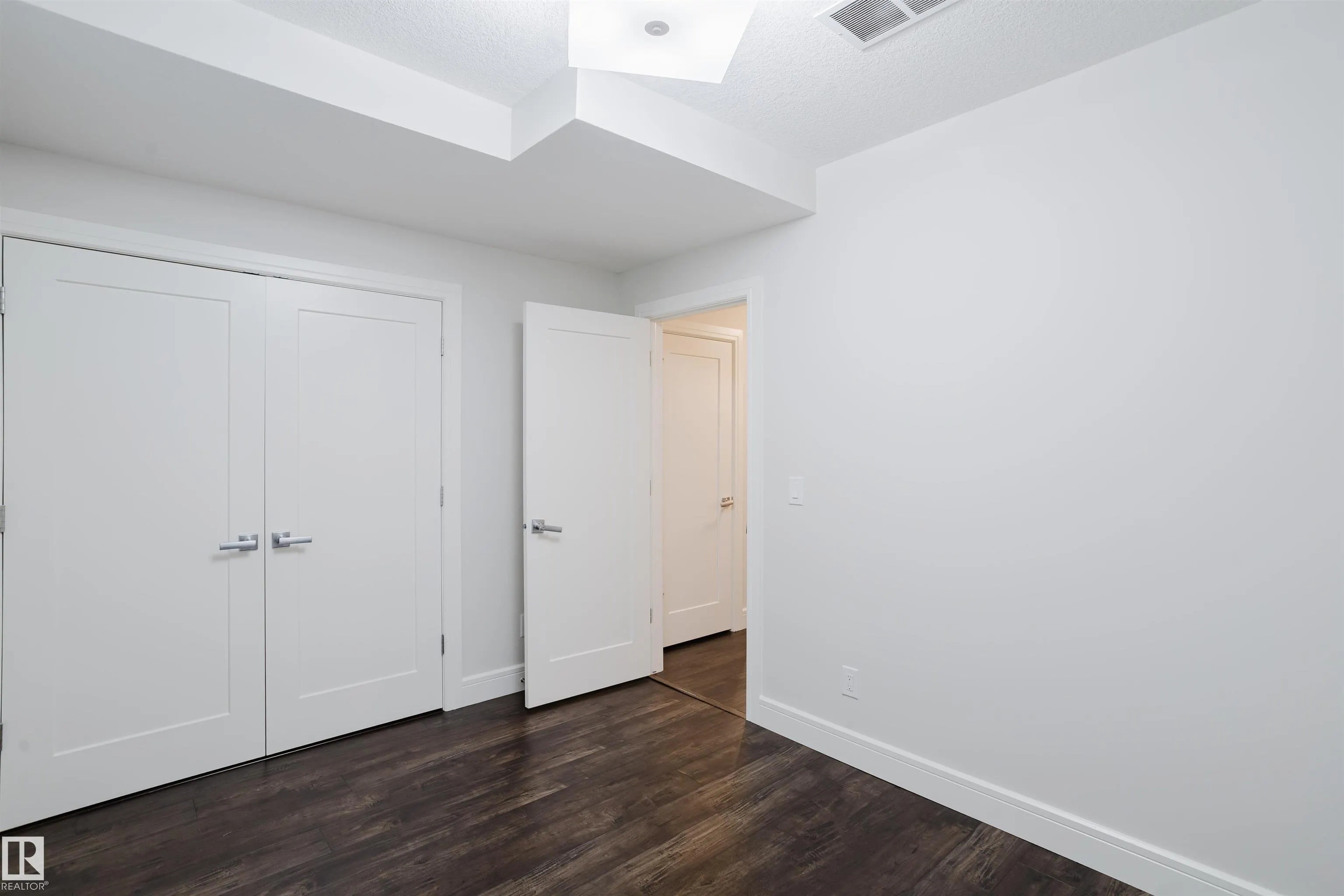 1 EASTVIEW ST