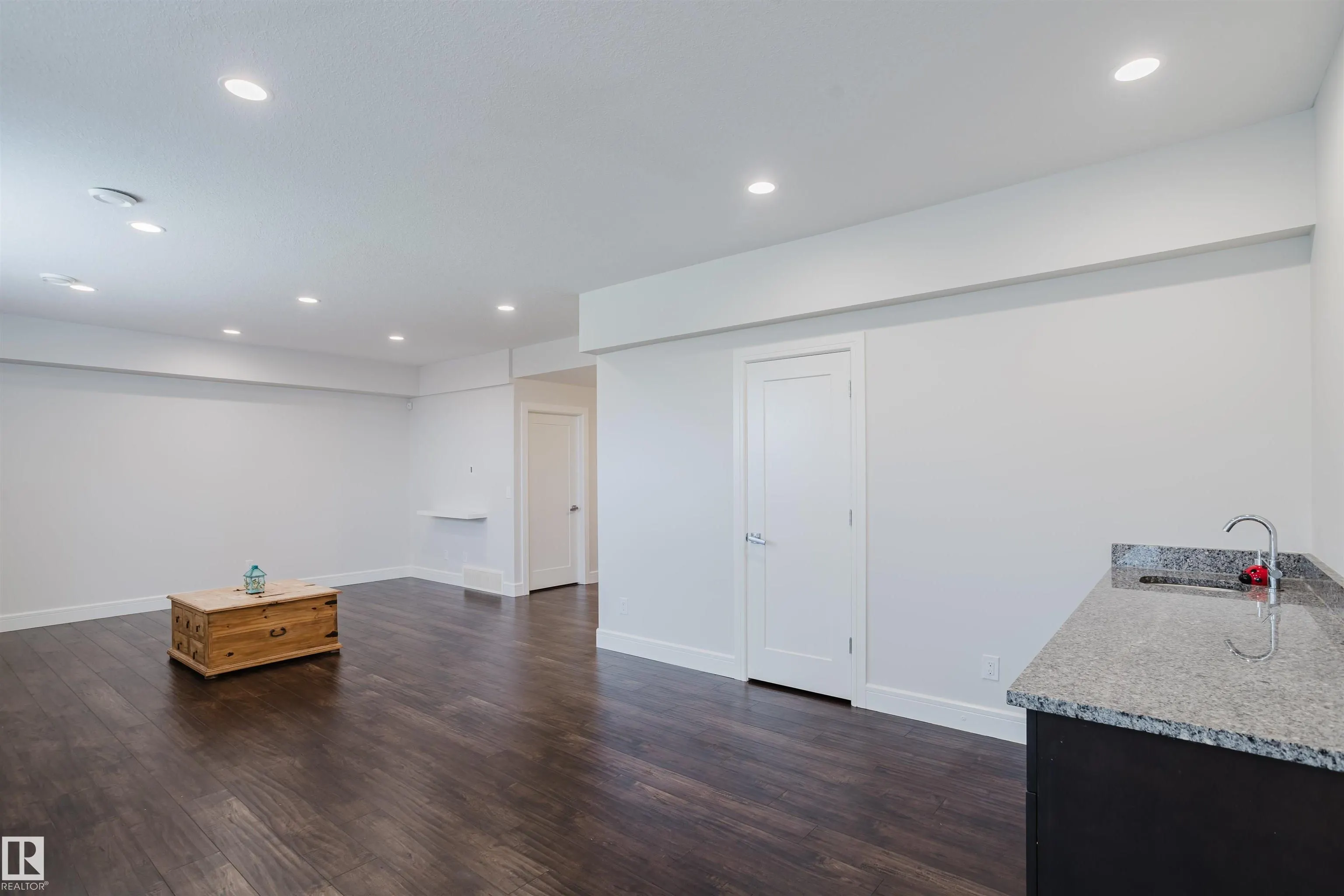 1 EASTVIEW ST