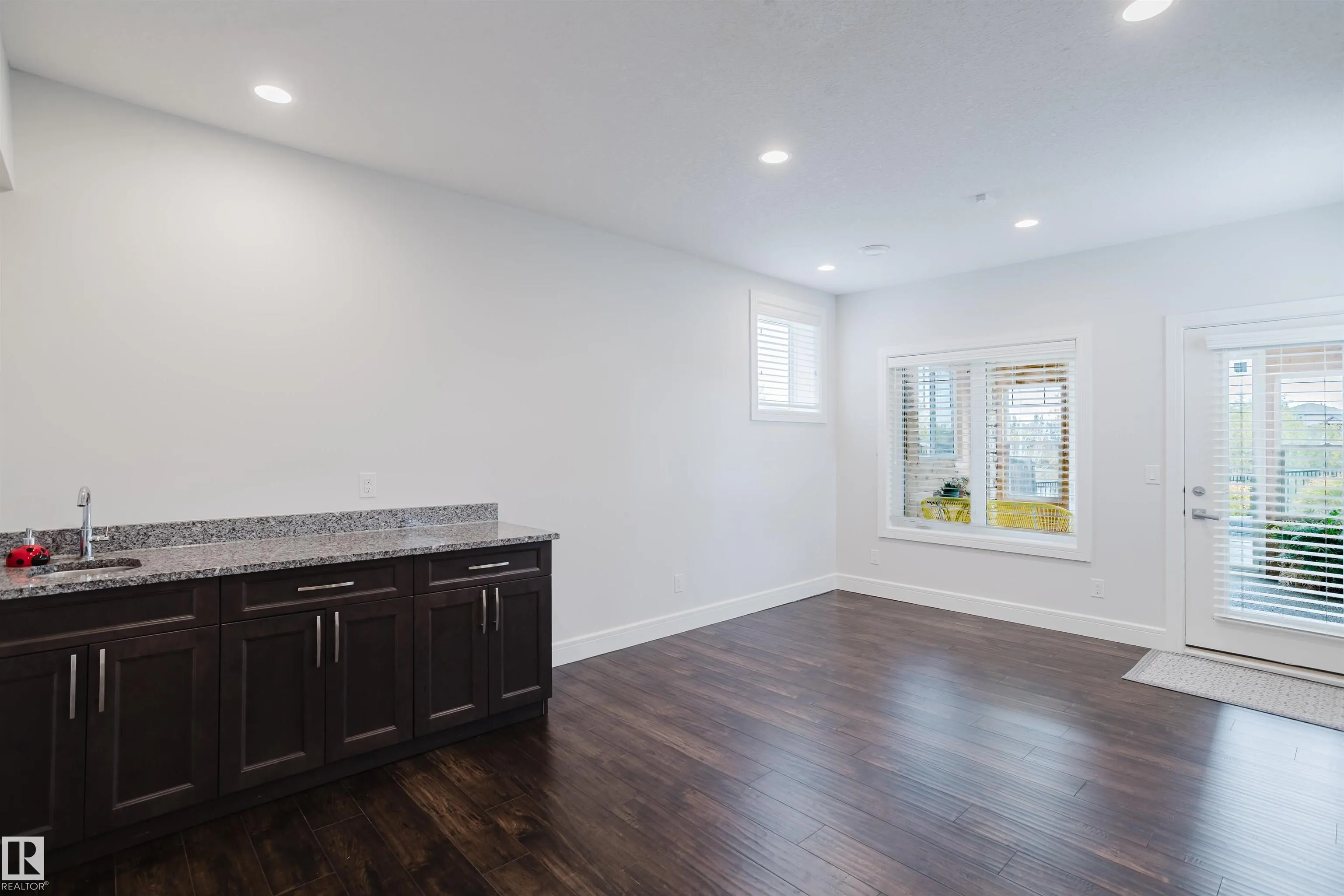 1 EASTVIEW ST