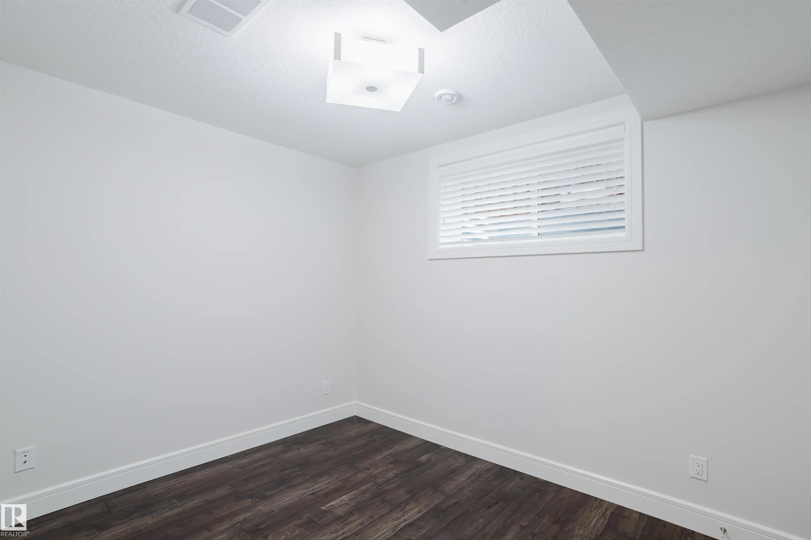 1 EASTVIEW ST
