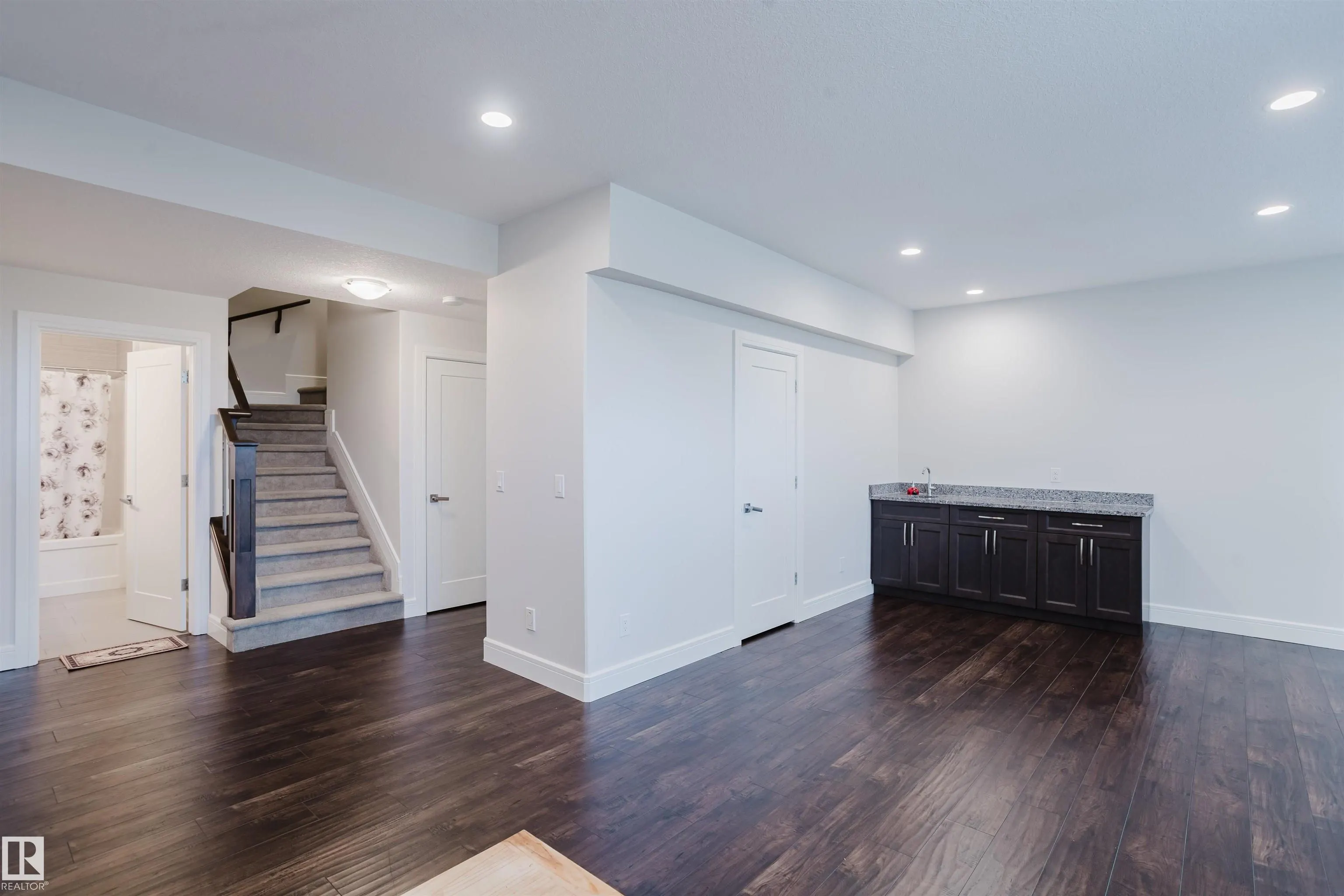 1 EASTVIEW ST