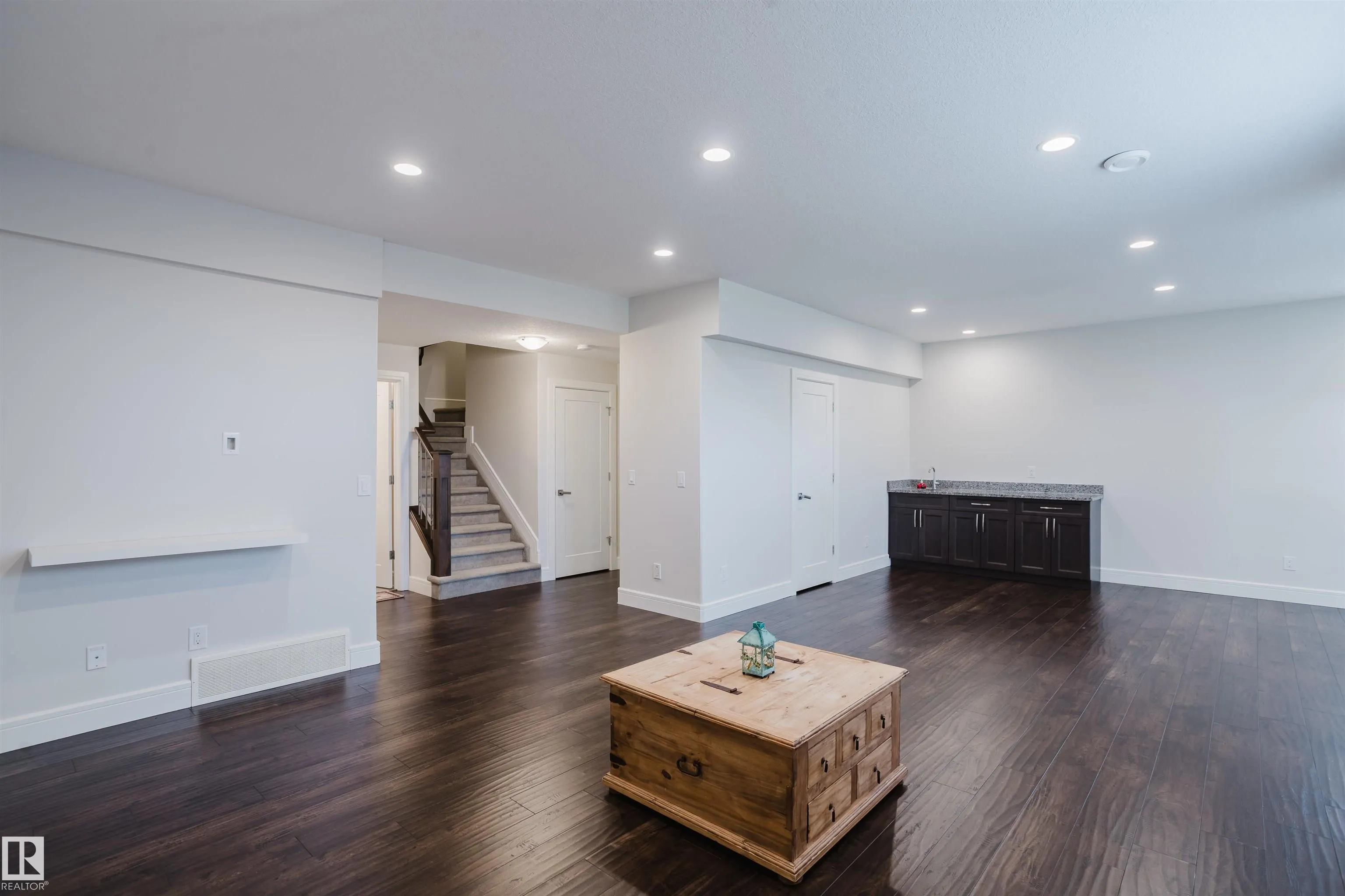 1 EASTVIEW ST