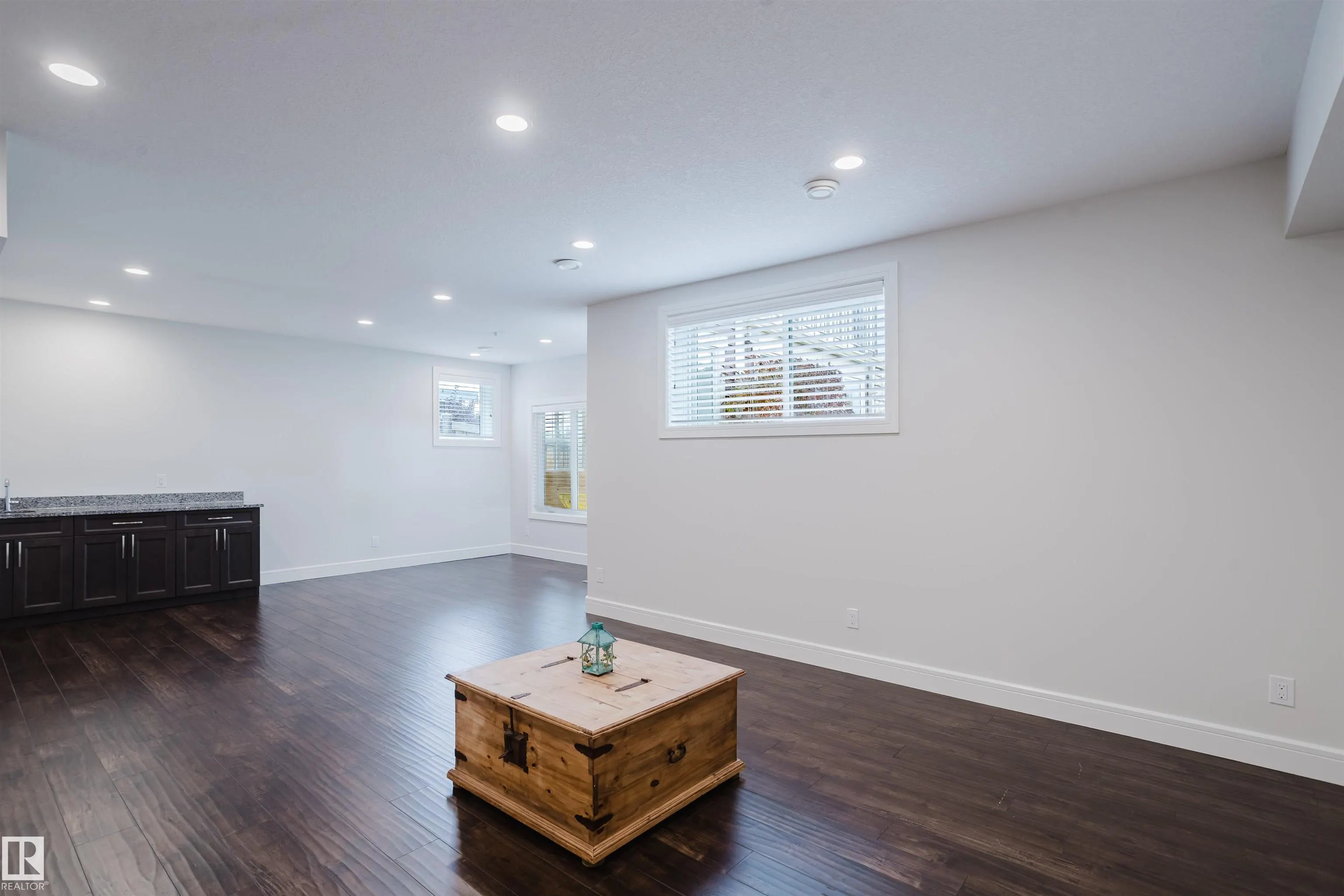 1 EASTVIEW ST