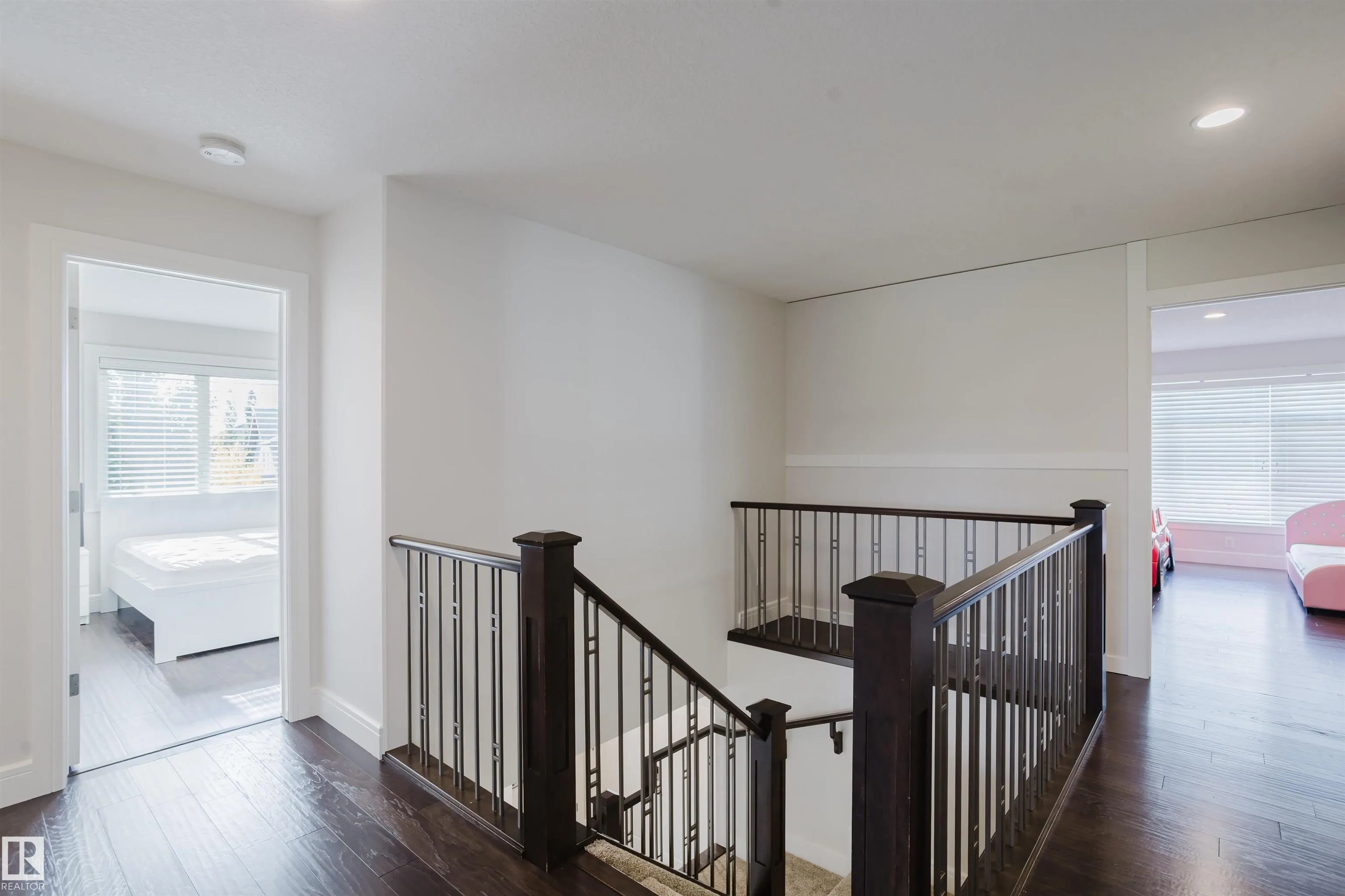 1 EASTVIEW ST