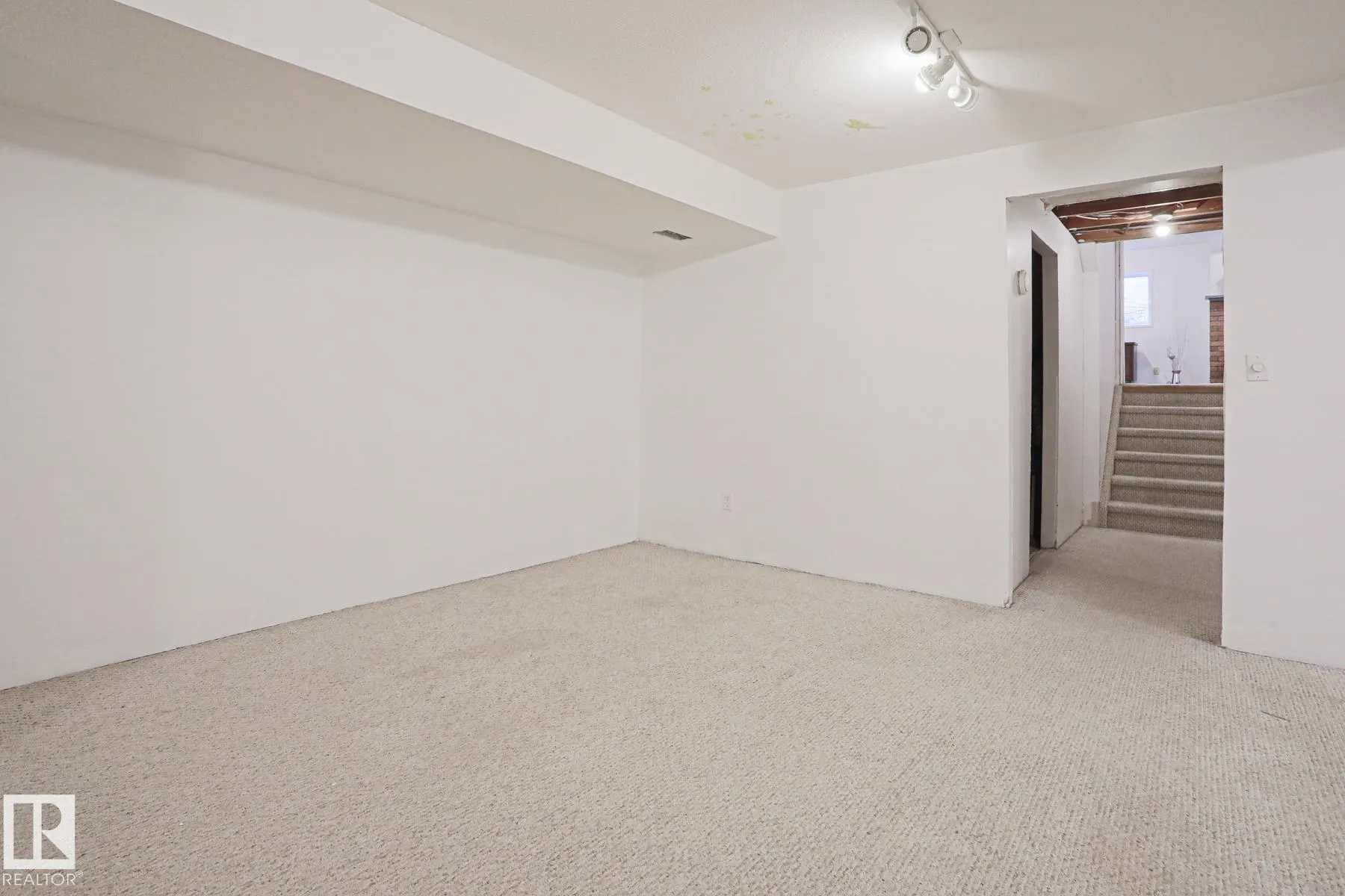 52 WESTLAKE Drive