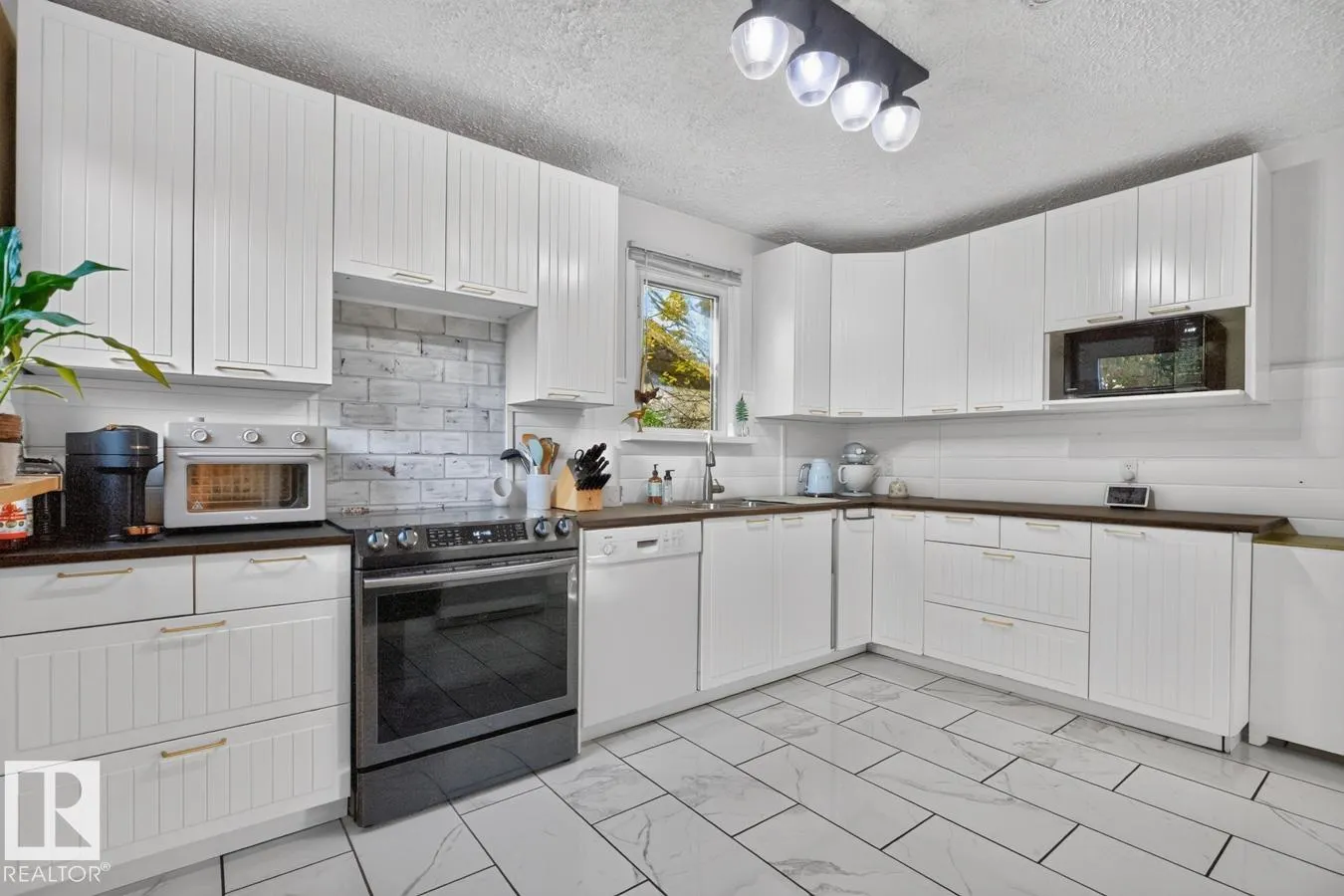 11953 ST ALBERT Trail