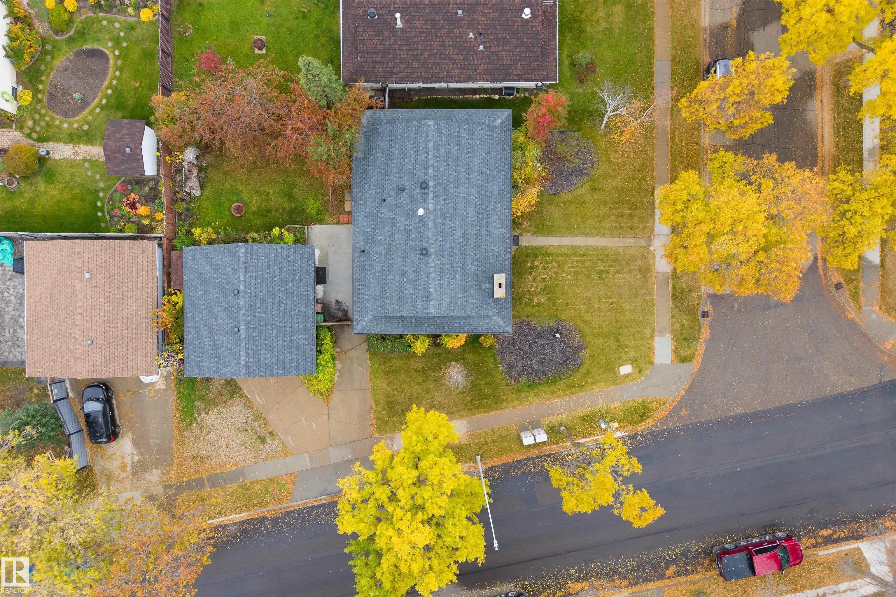 1 LLOYD Place