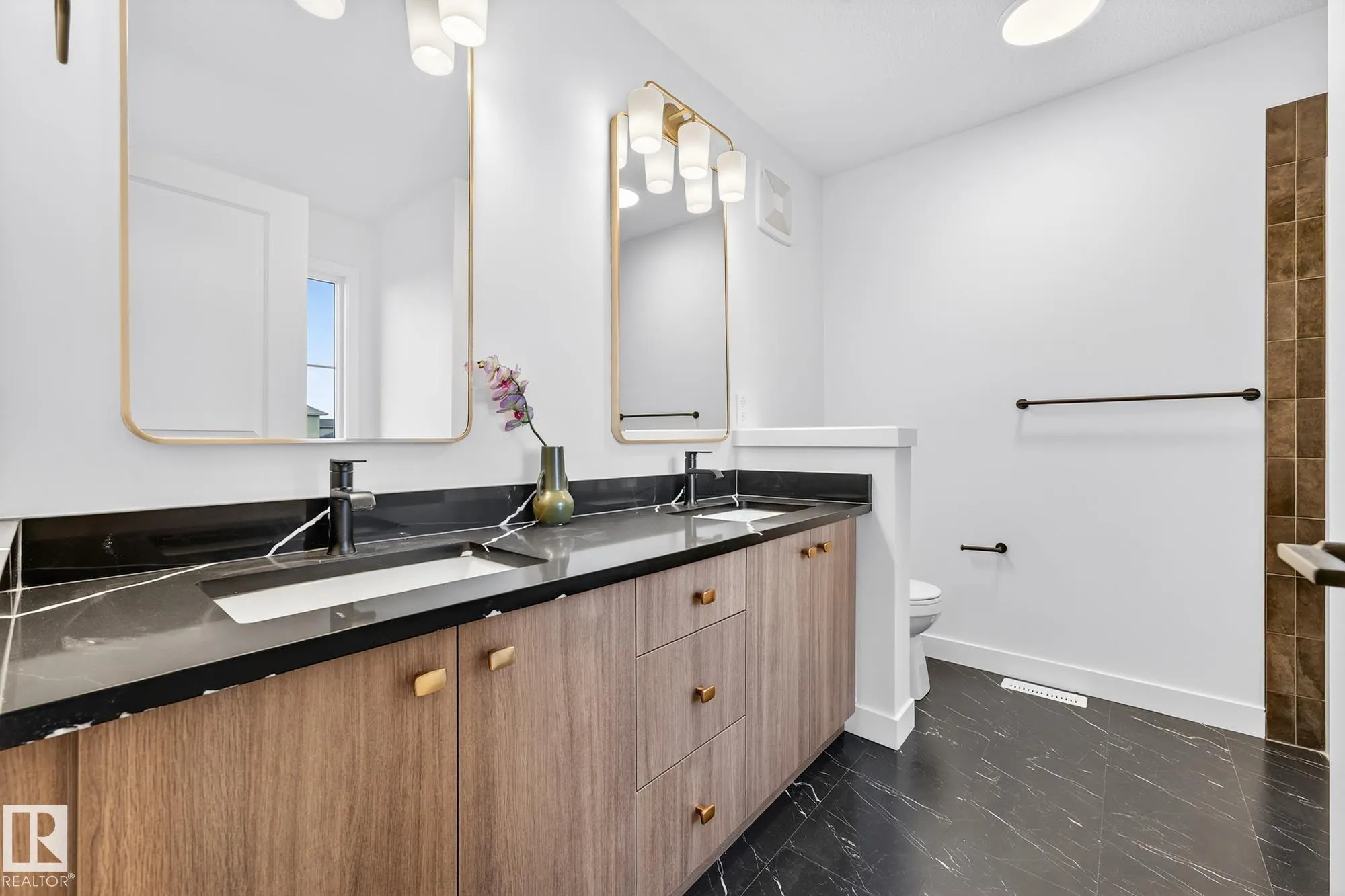 8307 Kiriak Loop