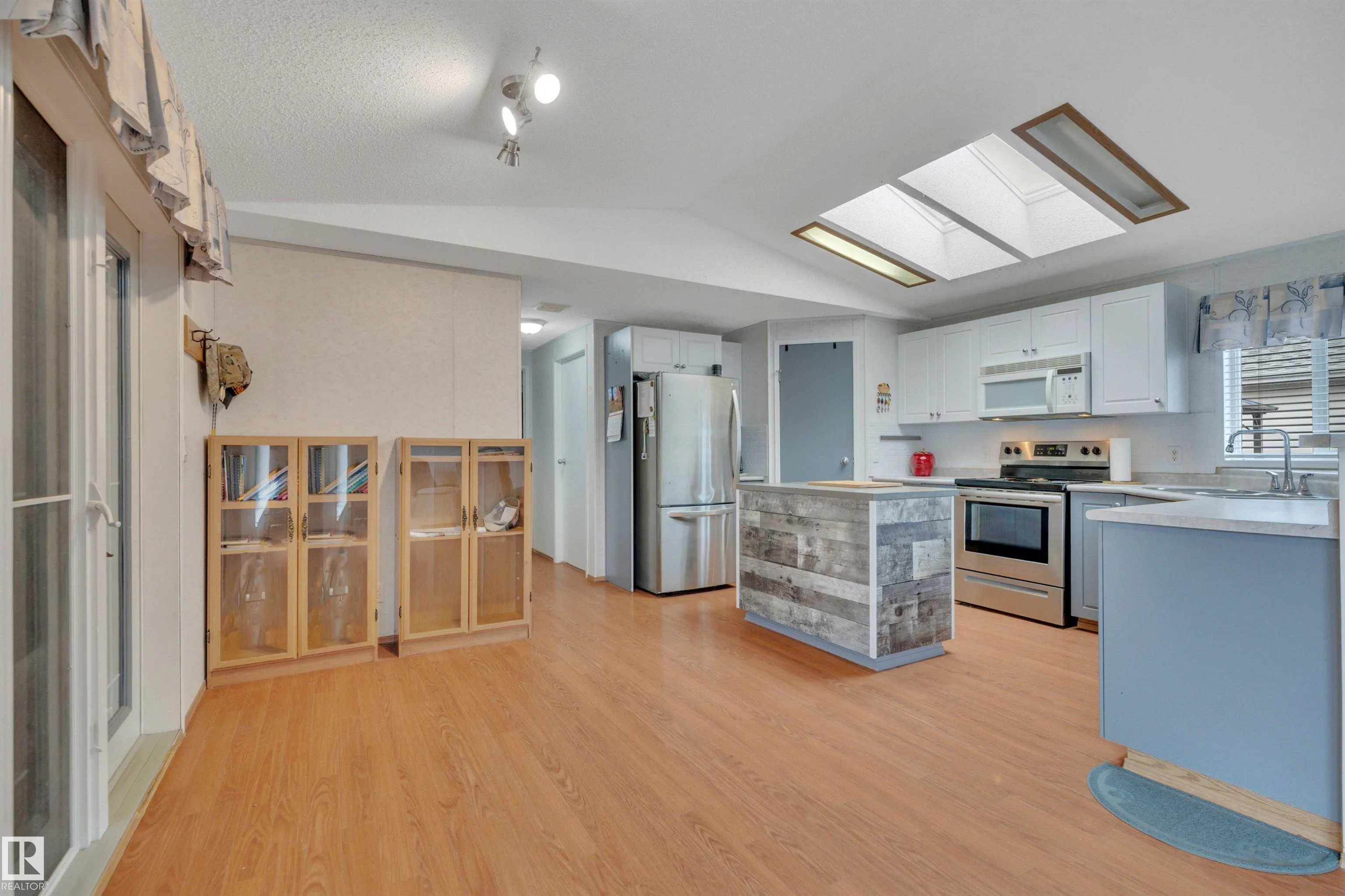 1666 Jubilee Crescent