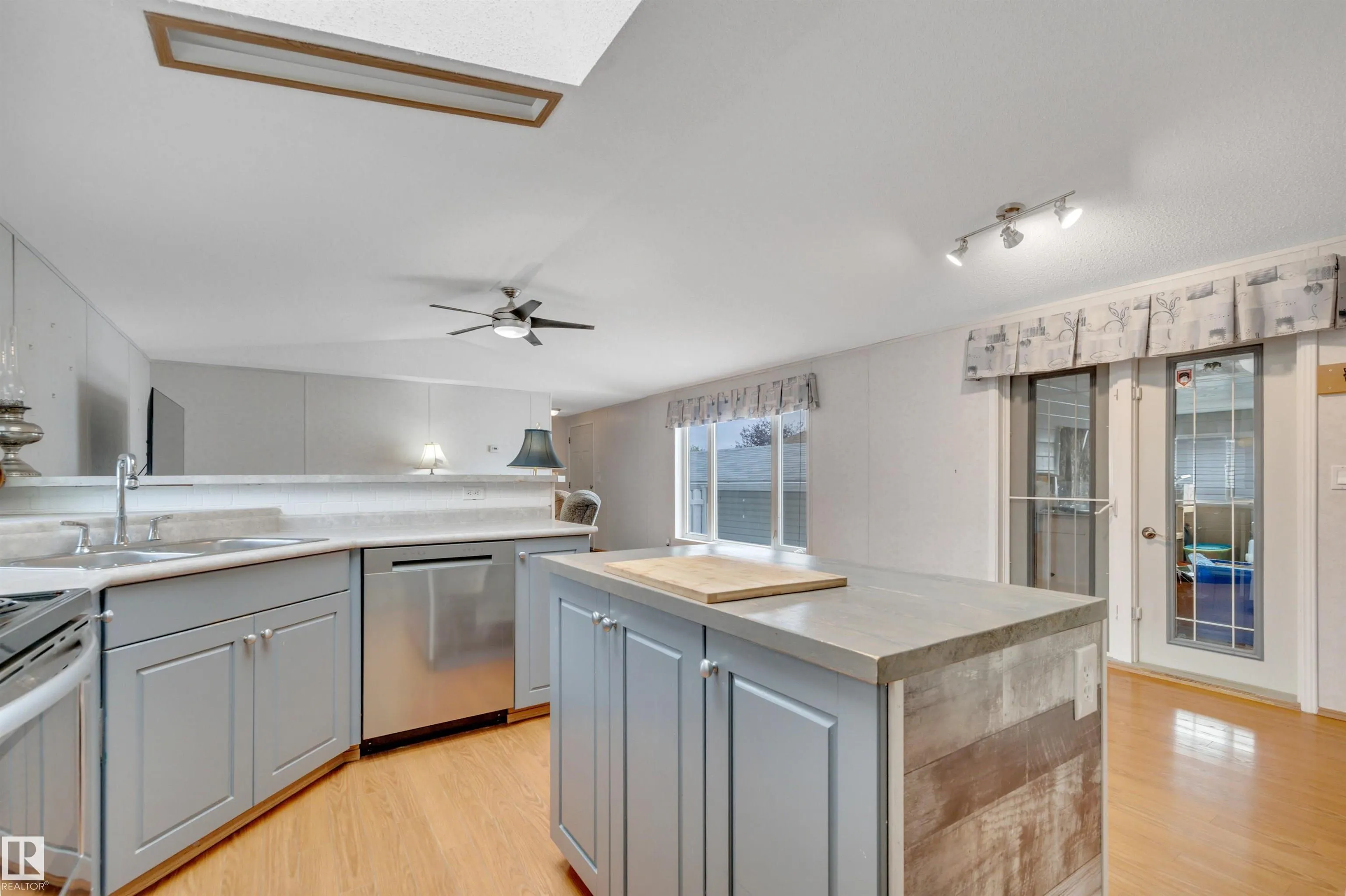 1666 Jubilee Crescent