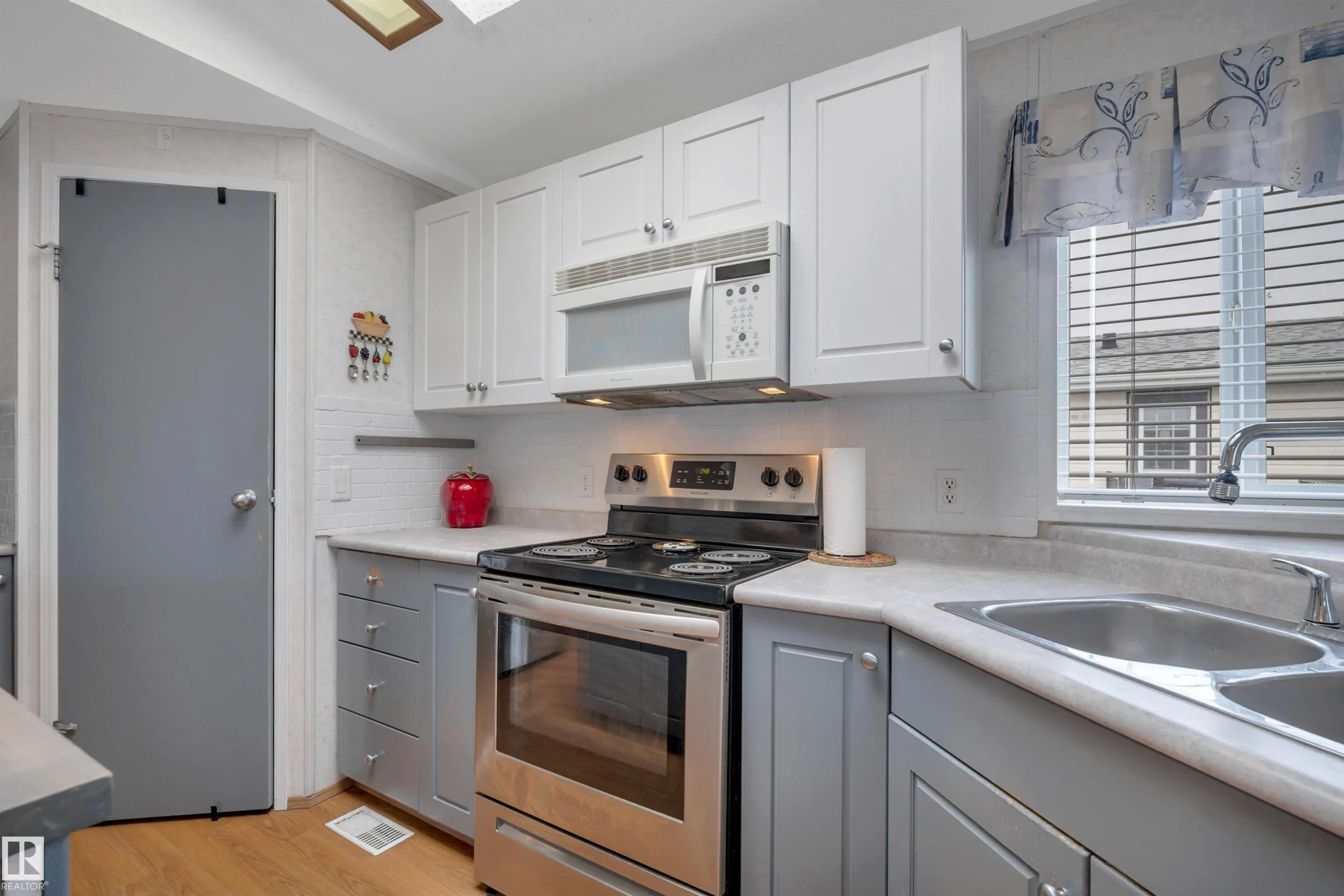 1666 Jubilee Crescent