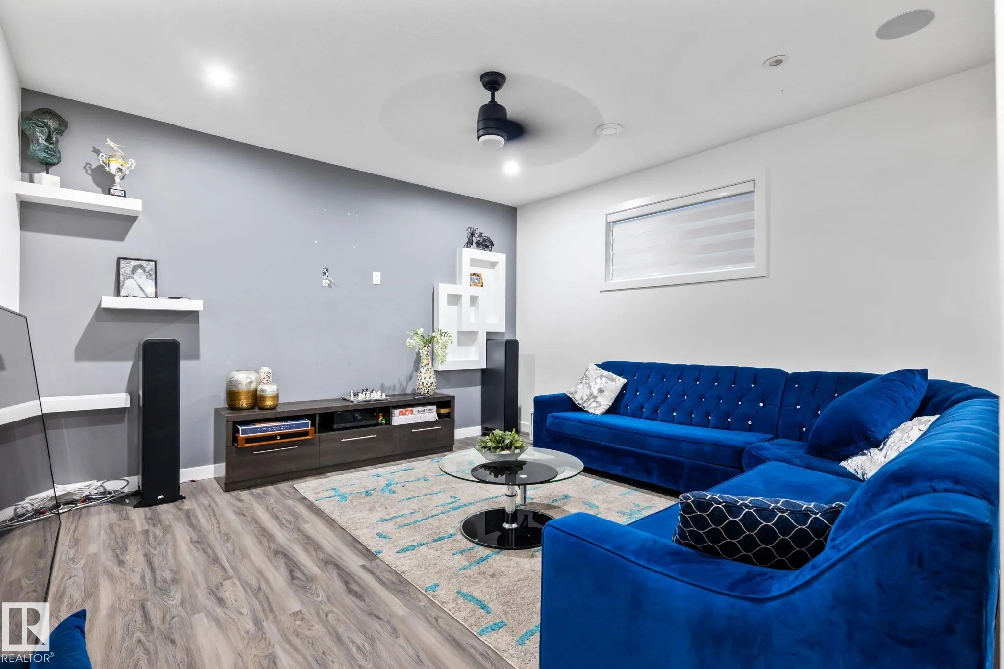 824 34 AVE