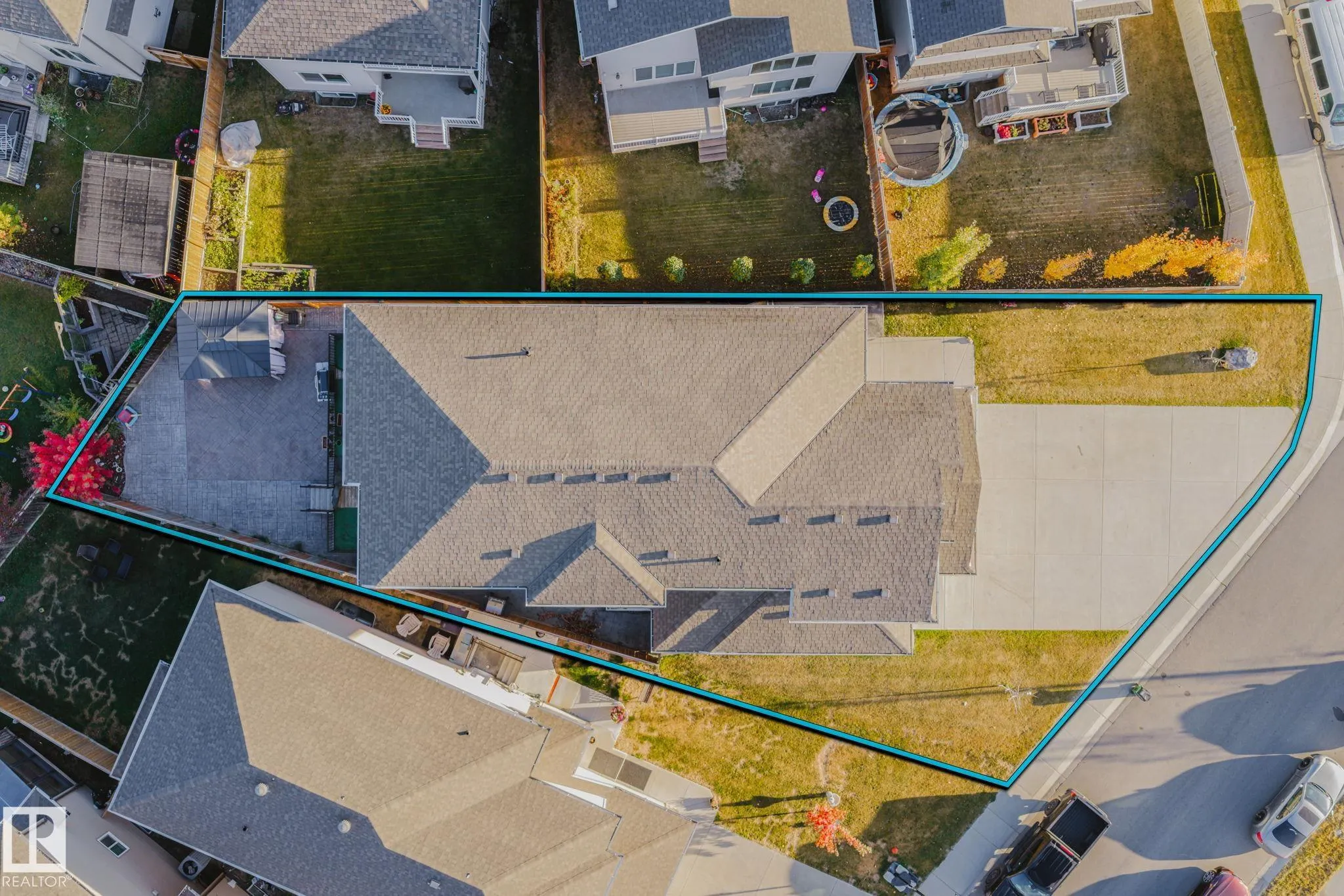 824 34 AVE