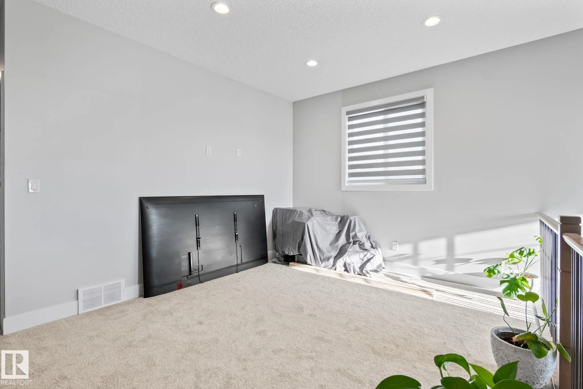 824 34 AVE