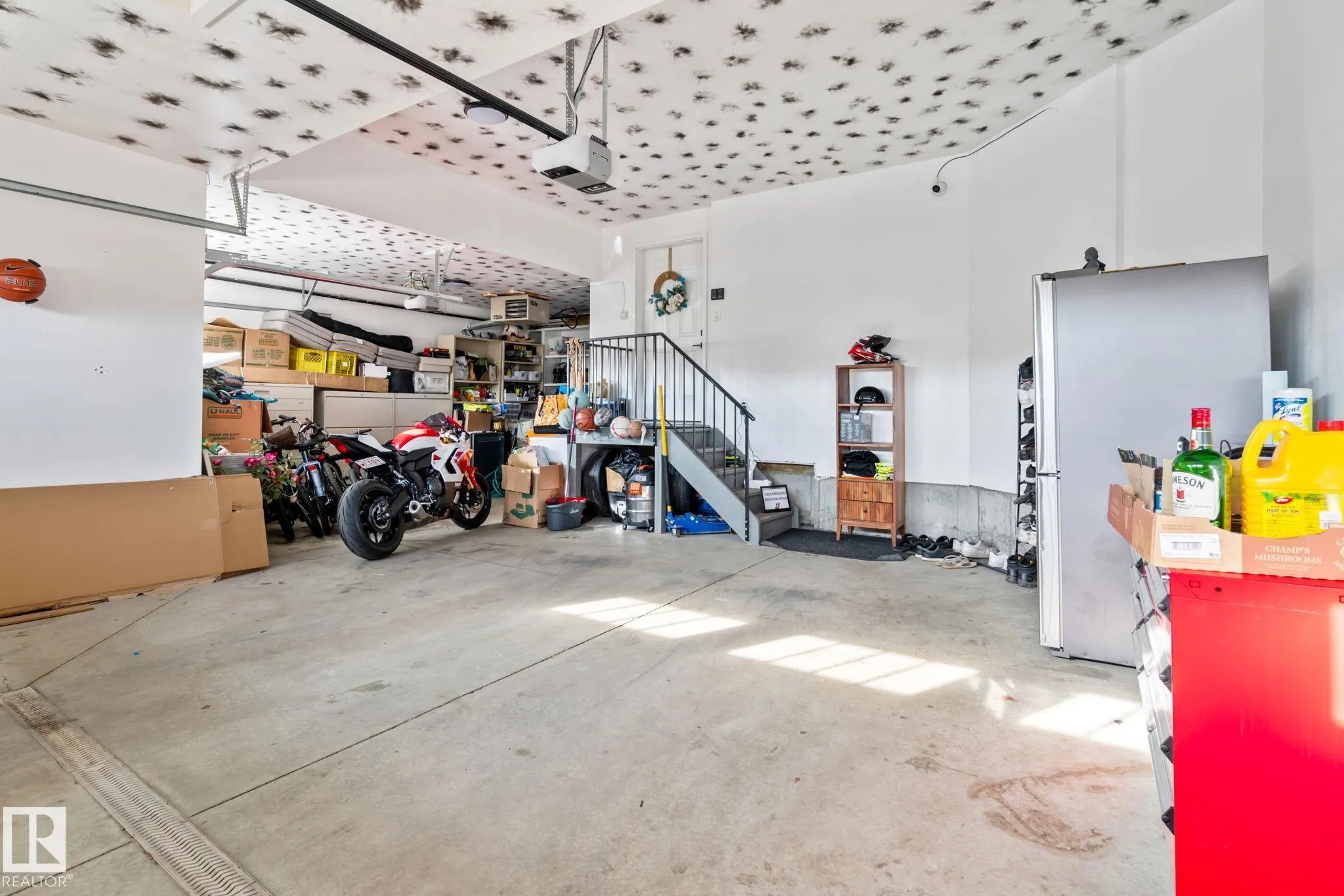 824 34 AVE