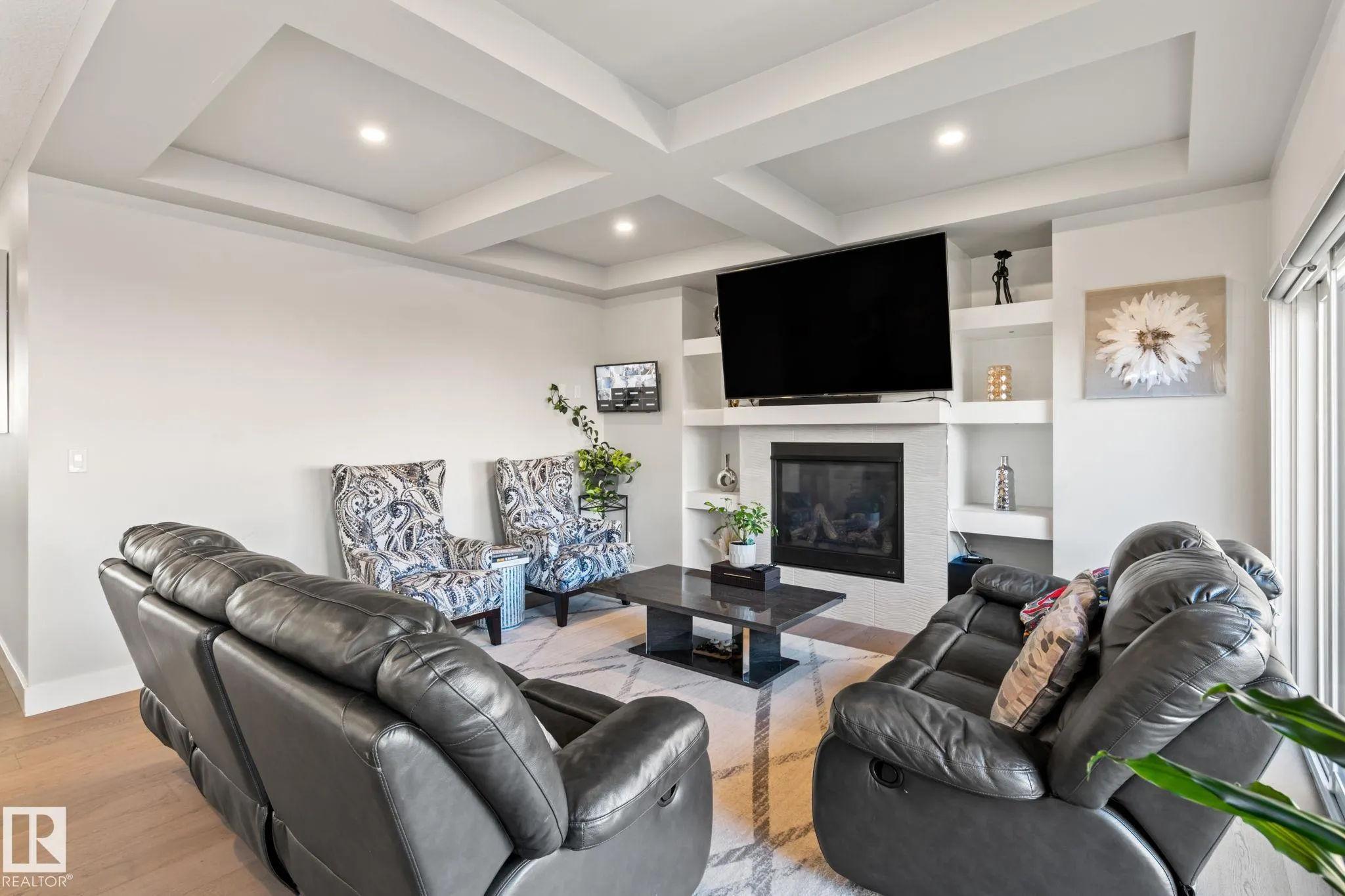 824 34 AVE