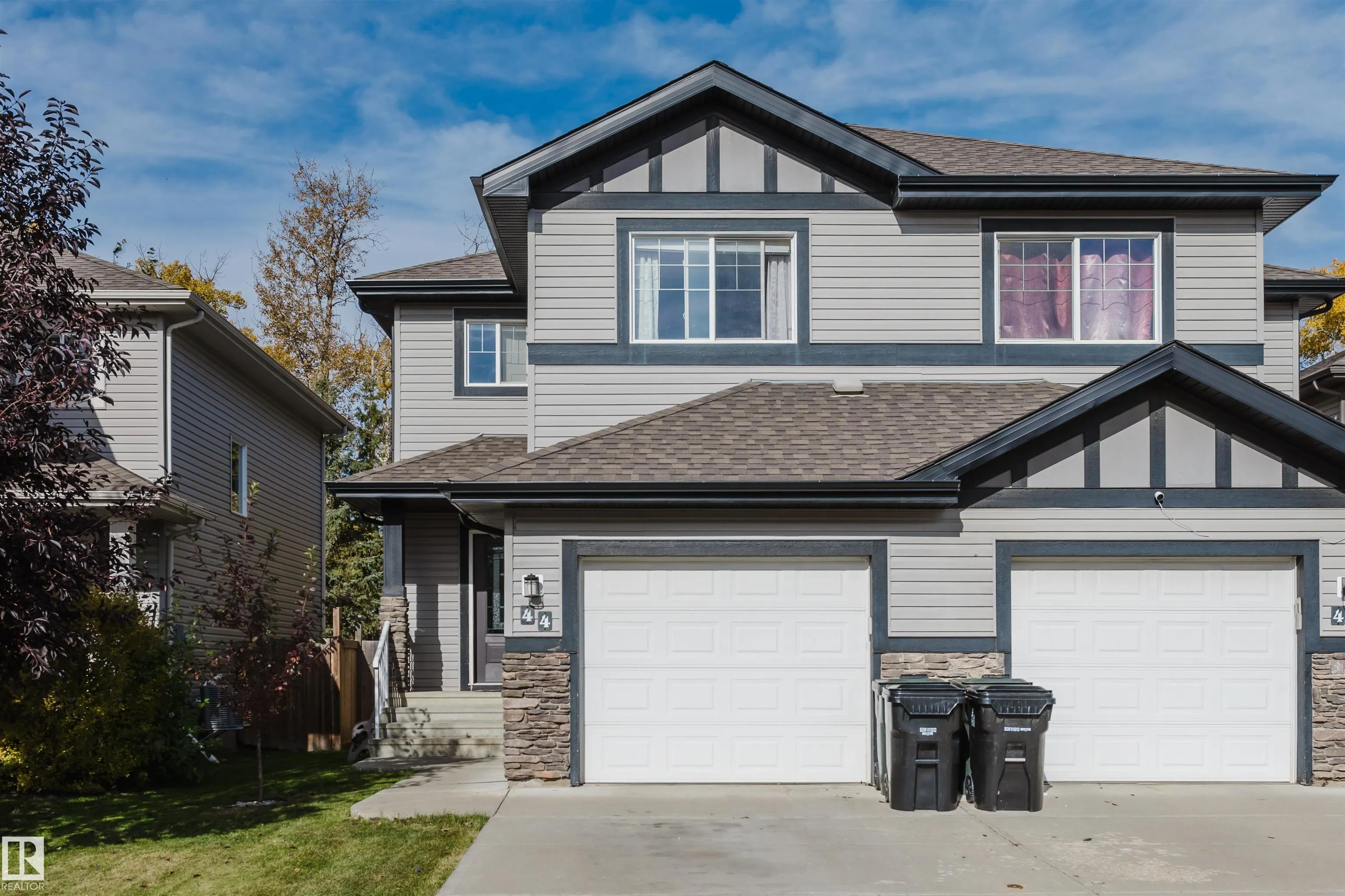 44 HAMILTON Crest