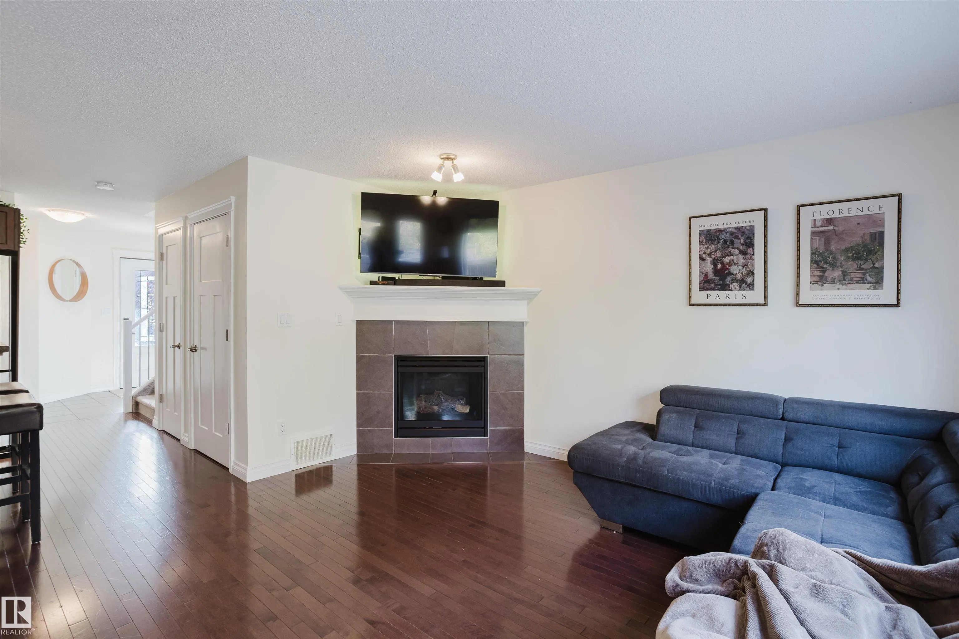 44 HAMILTON Crest